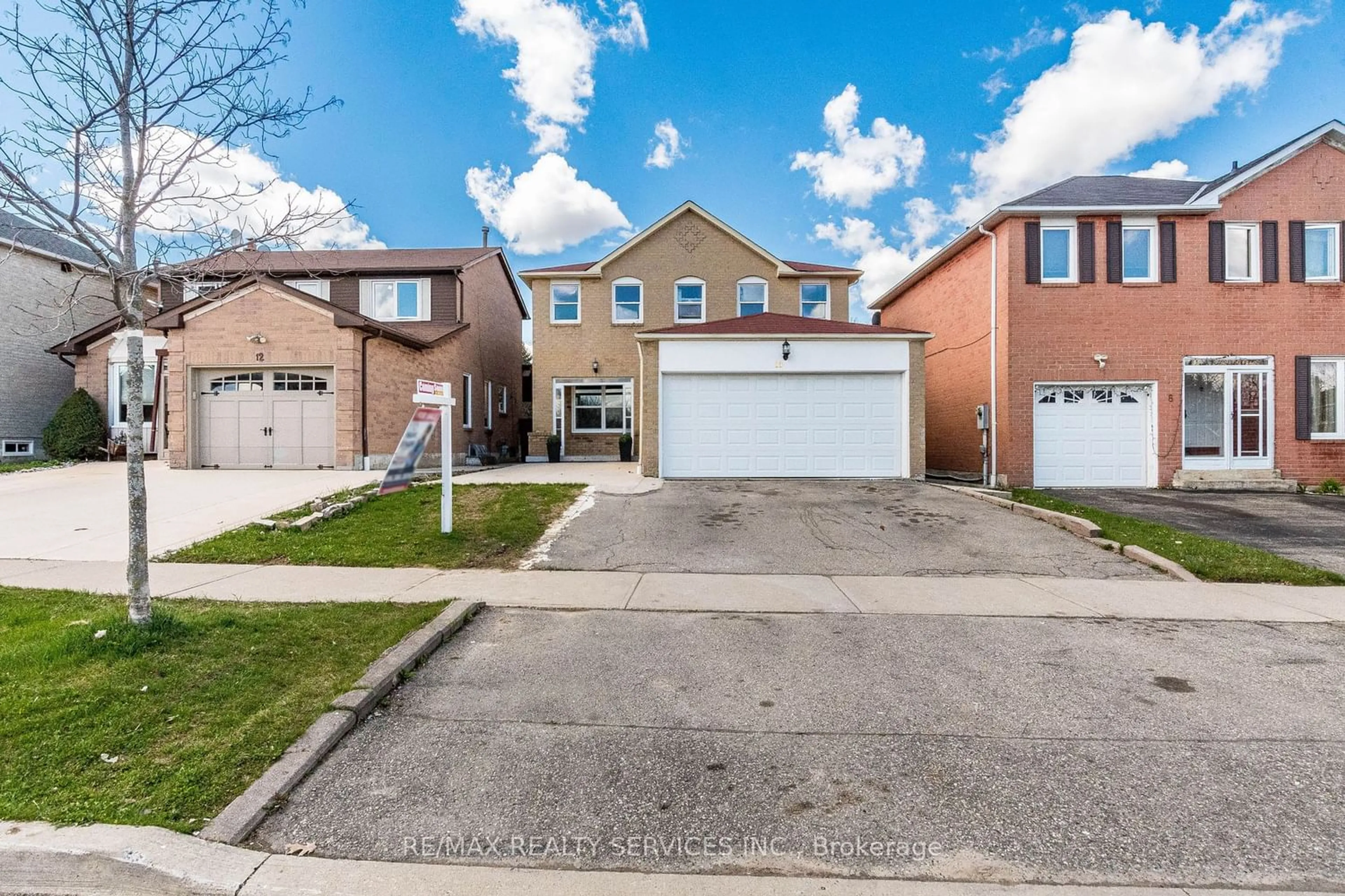 Frontside or backside of a home for 10 Nuttall St, Brampton Ontario L6S 4W3