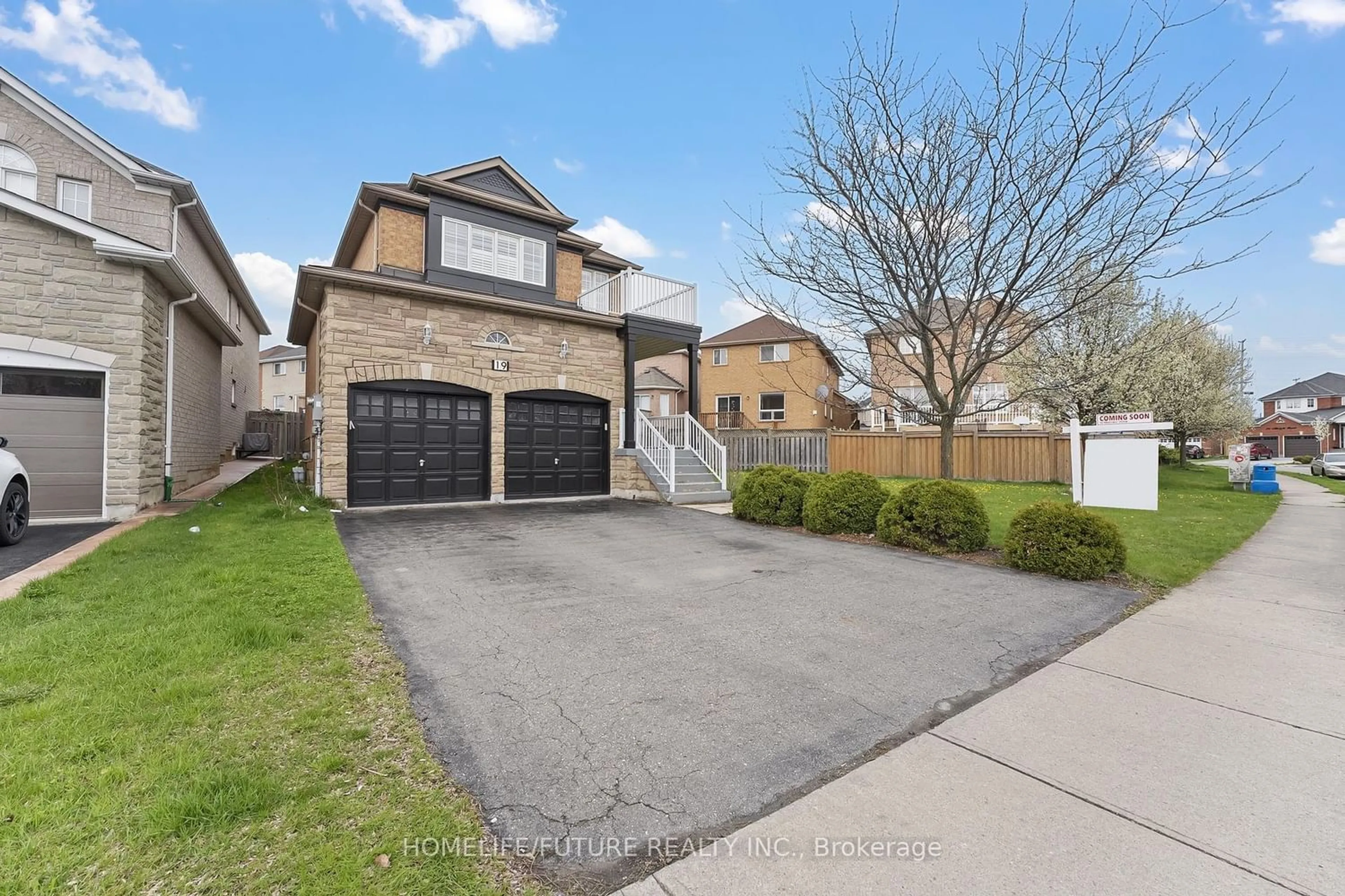 Frontside or backside of a home for 19 Albright Rd, Brampton Ontario L6X 5C8