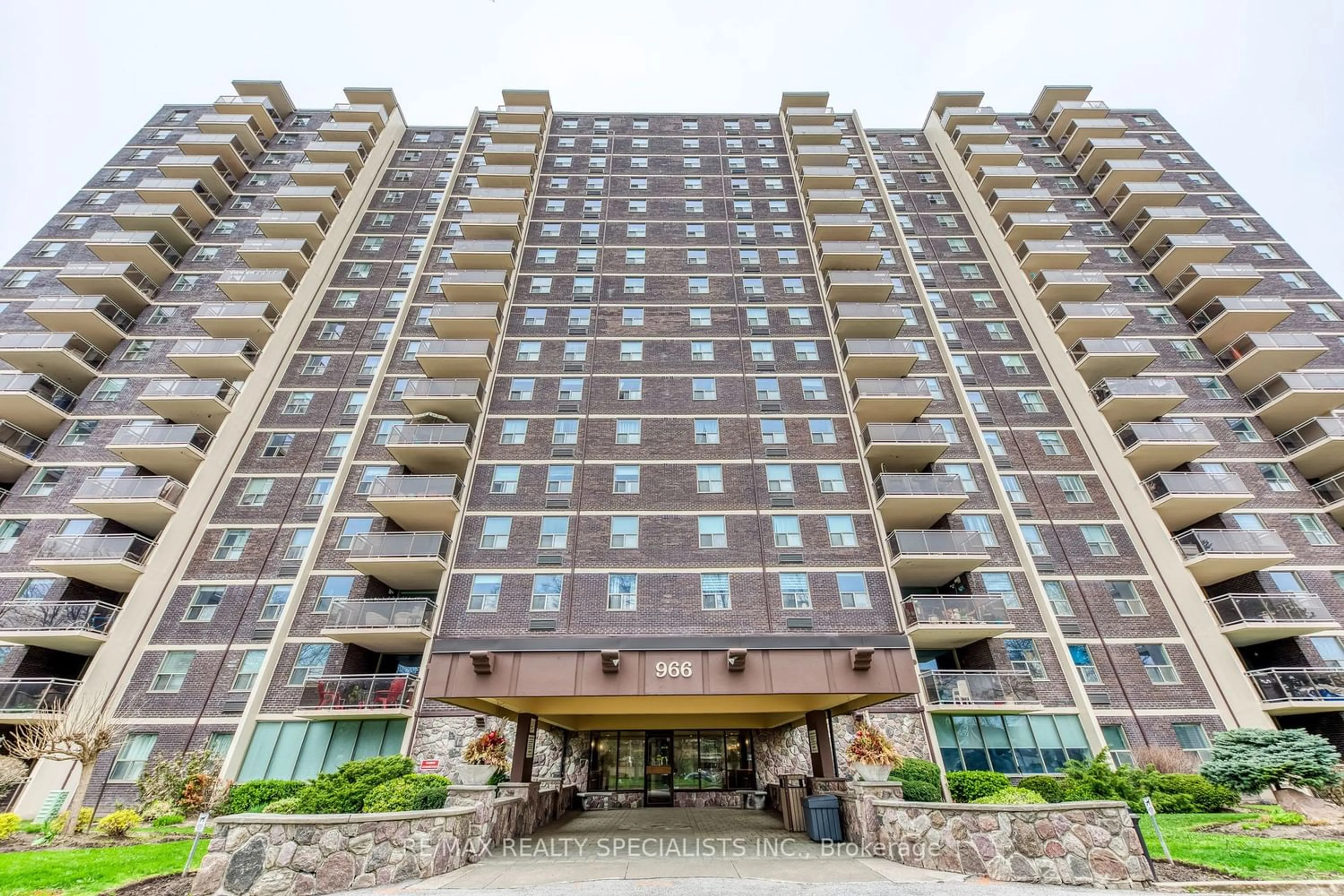 A pic from exterior of the house or condo for 966 Inverhouse Dr #905, Mississauga Ontario L5J 4B6