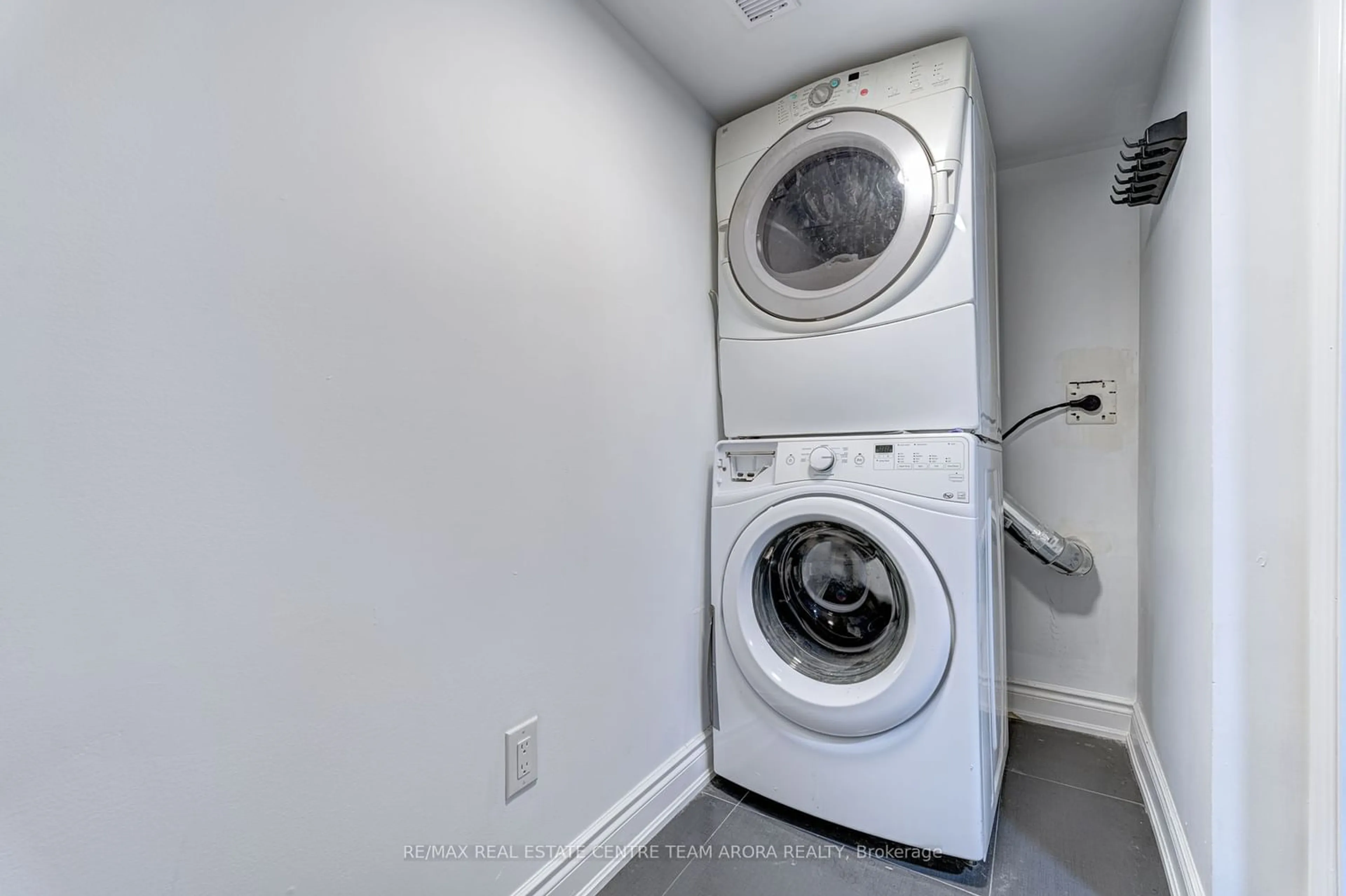 Laundry room for 55 Danesburry Cres, Brampton Ontario L6T 1T2