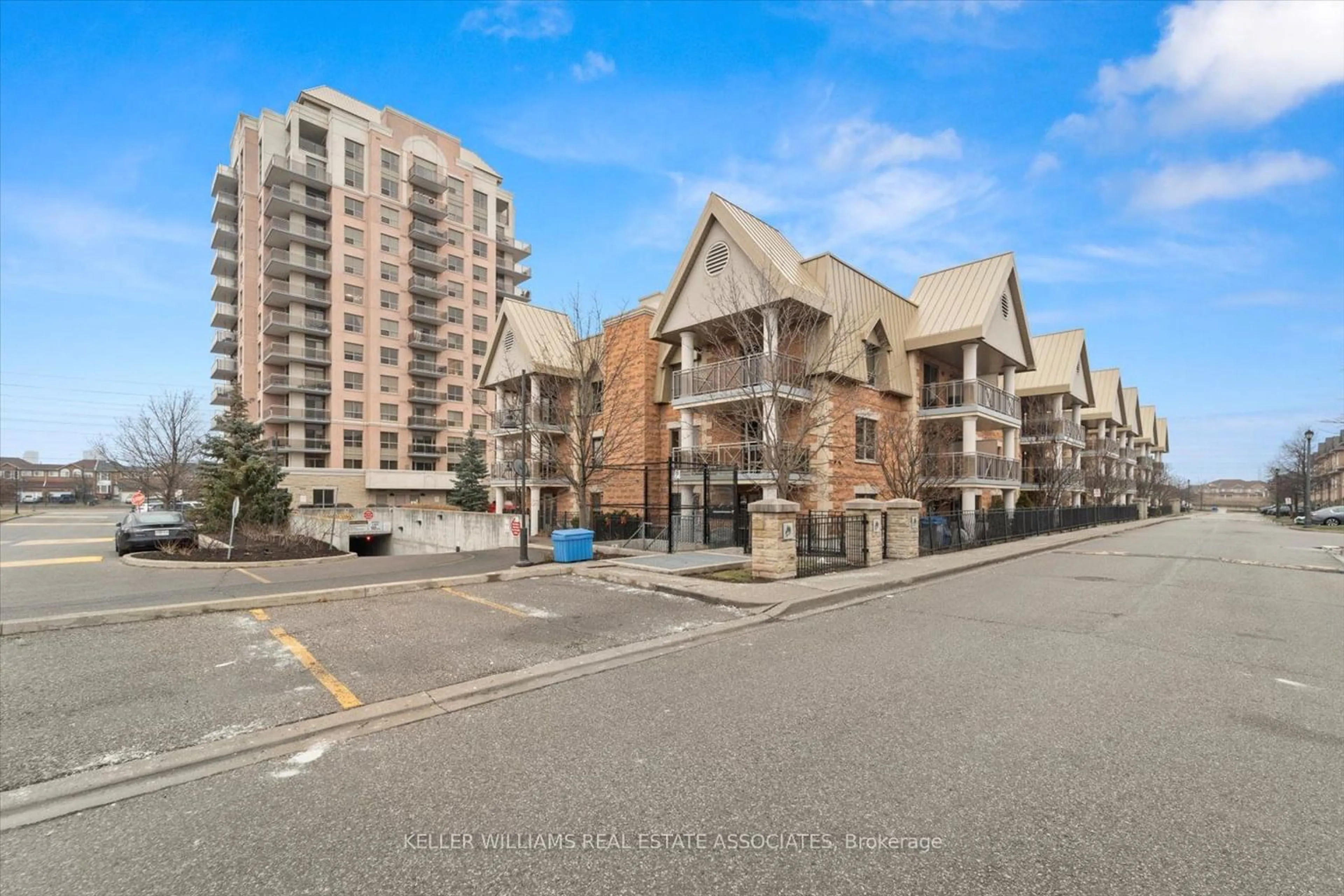A pic from exterior of the house or condo for 830 Scollard Crt #114, Mississauga Ontario L5V 0A2
