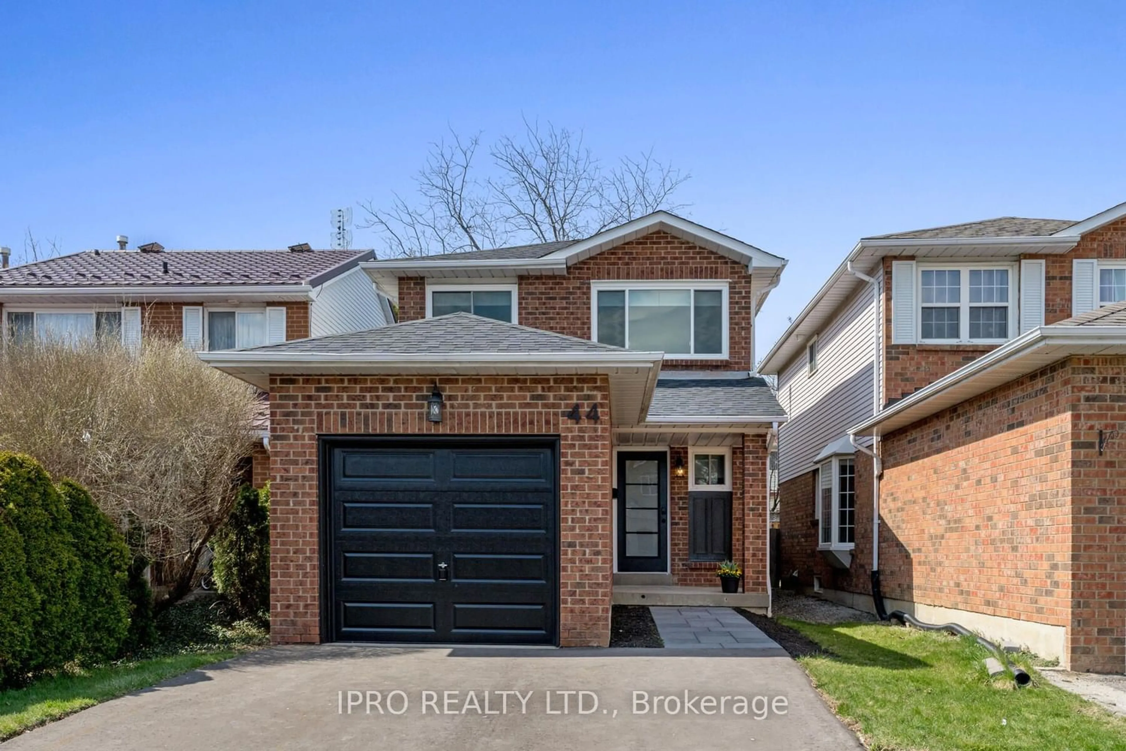 Home with brick exterior material for 44 Weybridge Tr, Brampton Ontario L6V 3Y3