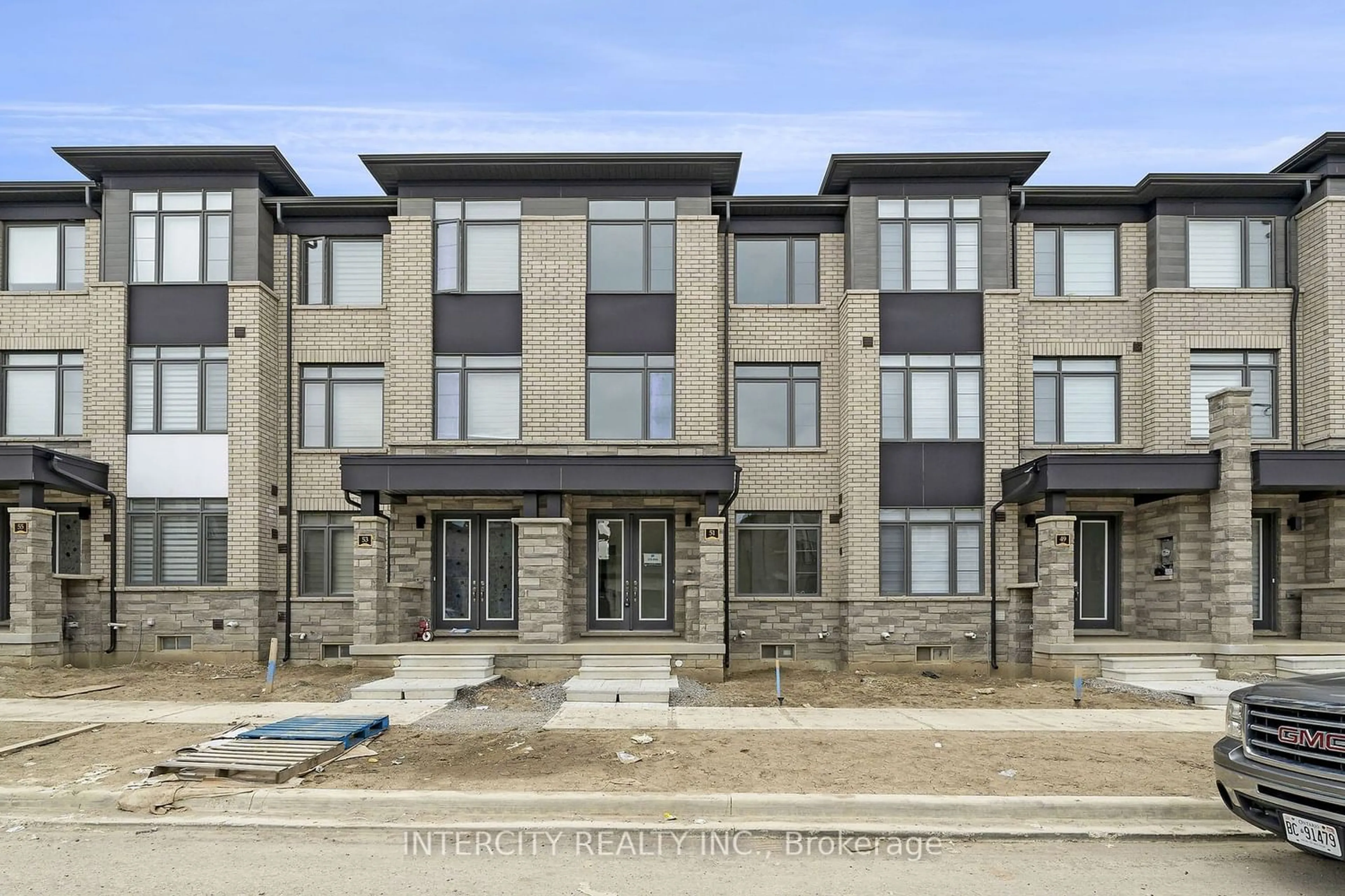A pic from exterior of the house or condo for 51 Minnock St, Caledon Ontario L7C 4K8
