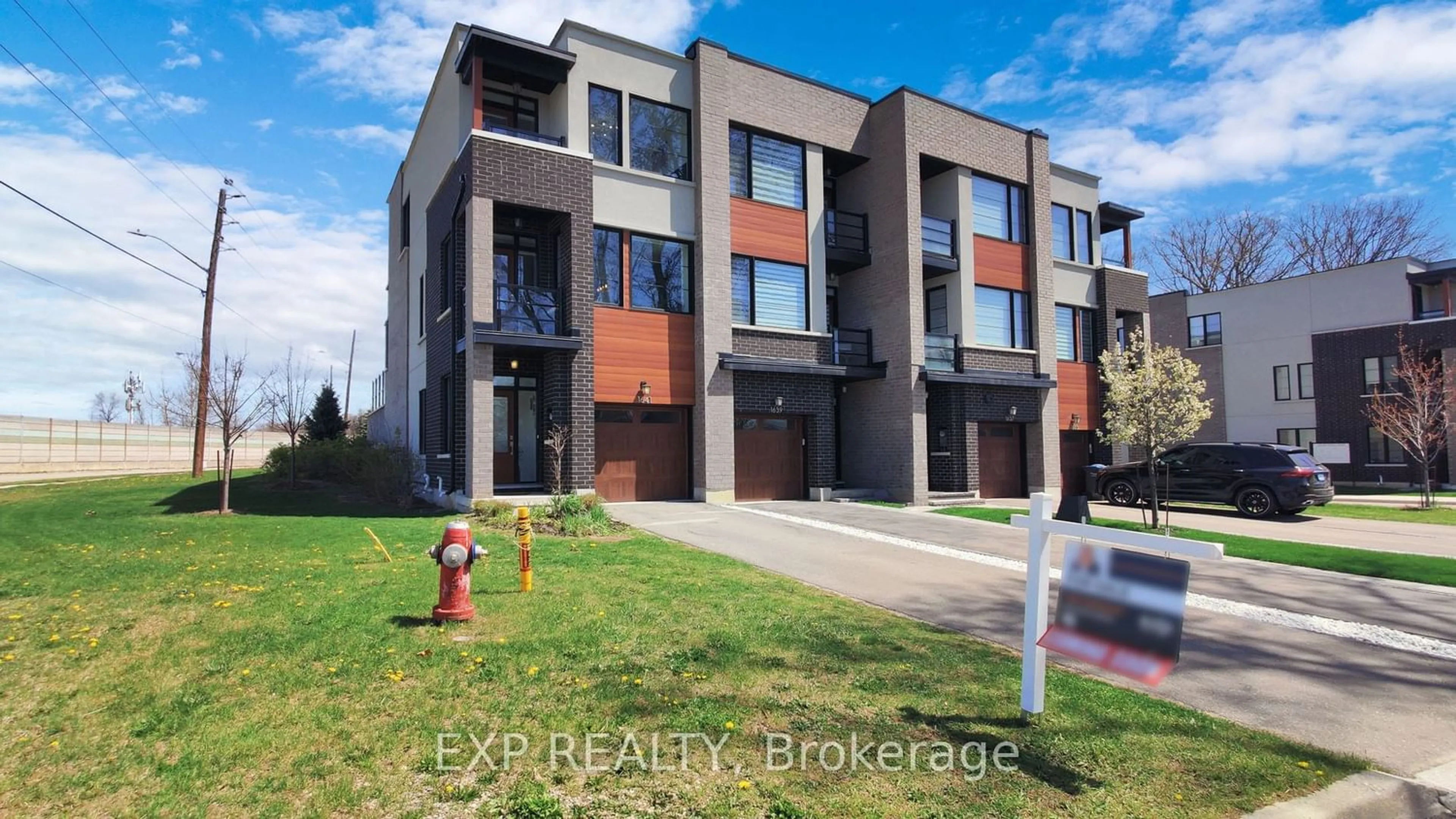 A pic from exterior of the house or condo for 1641 Blanefield Rd, Mississauga Ontario L5G 0C4