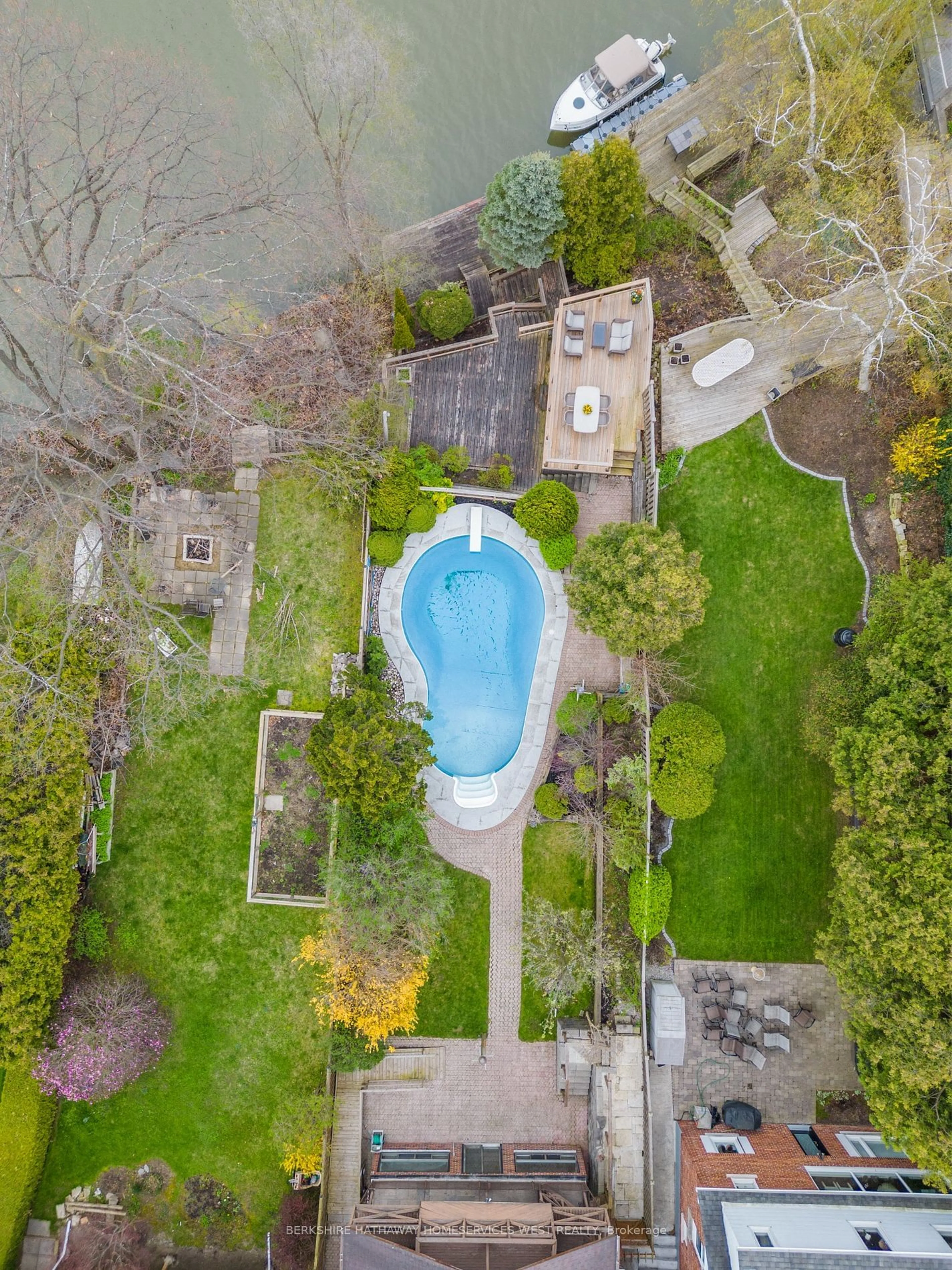 Indoor or outdoor pool for 10 Stonegate Rd, Toronto Ontario M8Y 1V5