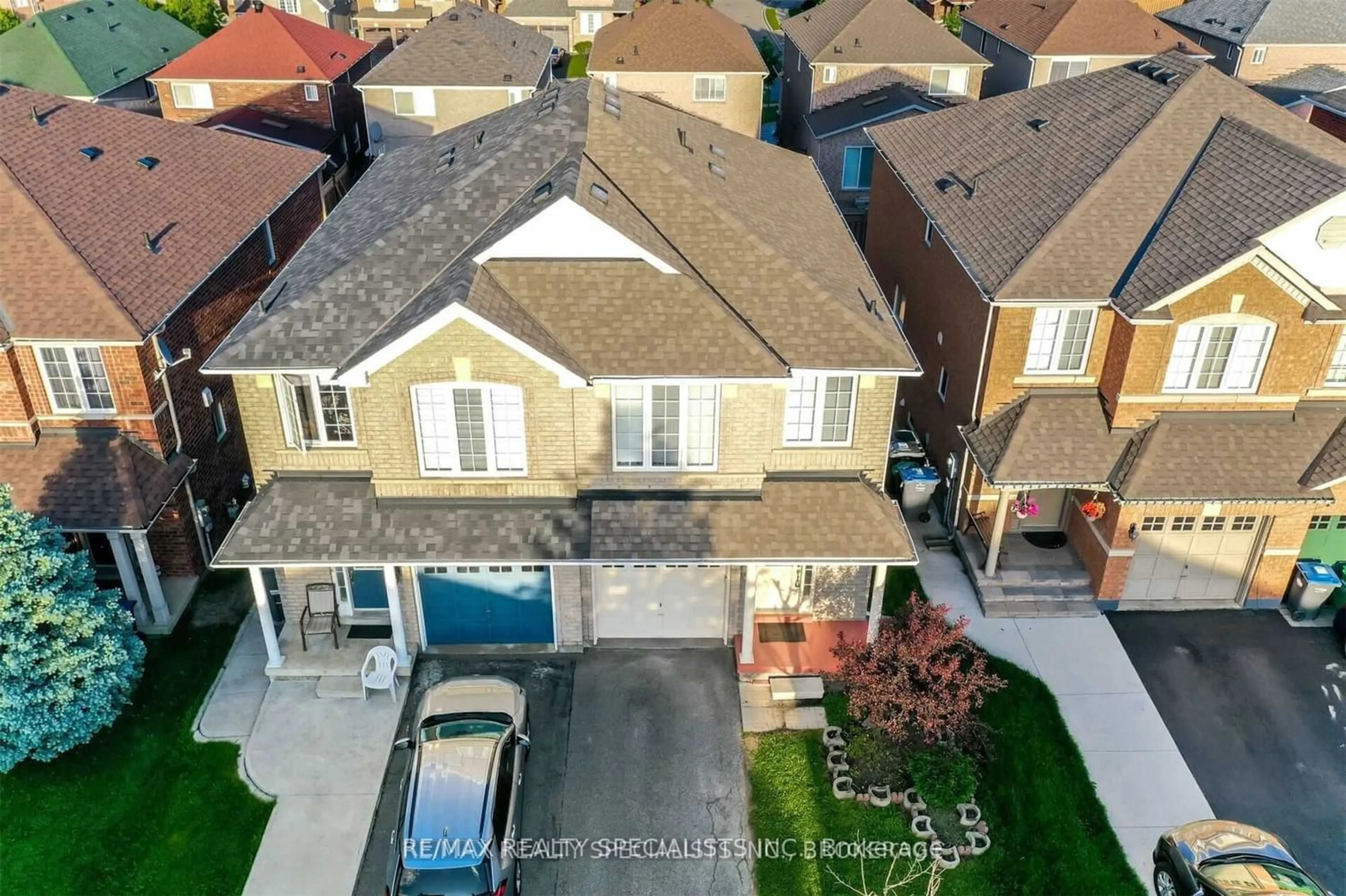 Frontside or backside of a home for 22 Applegrove Crt, Brampton Ontario L6R 2Y8