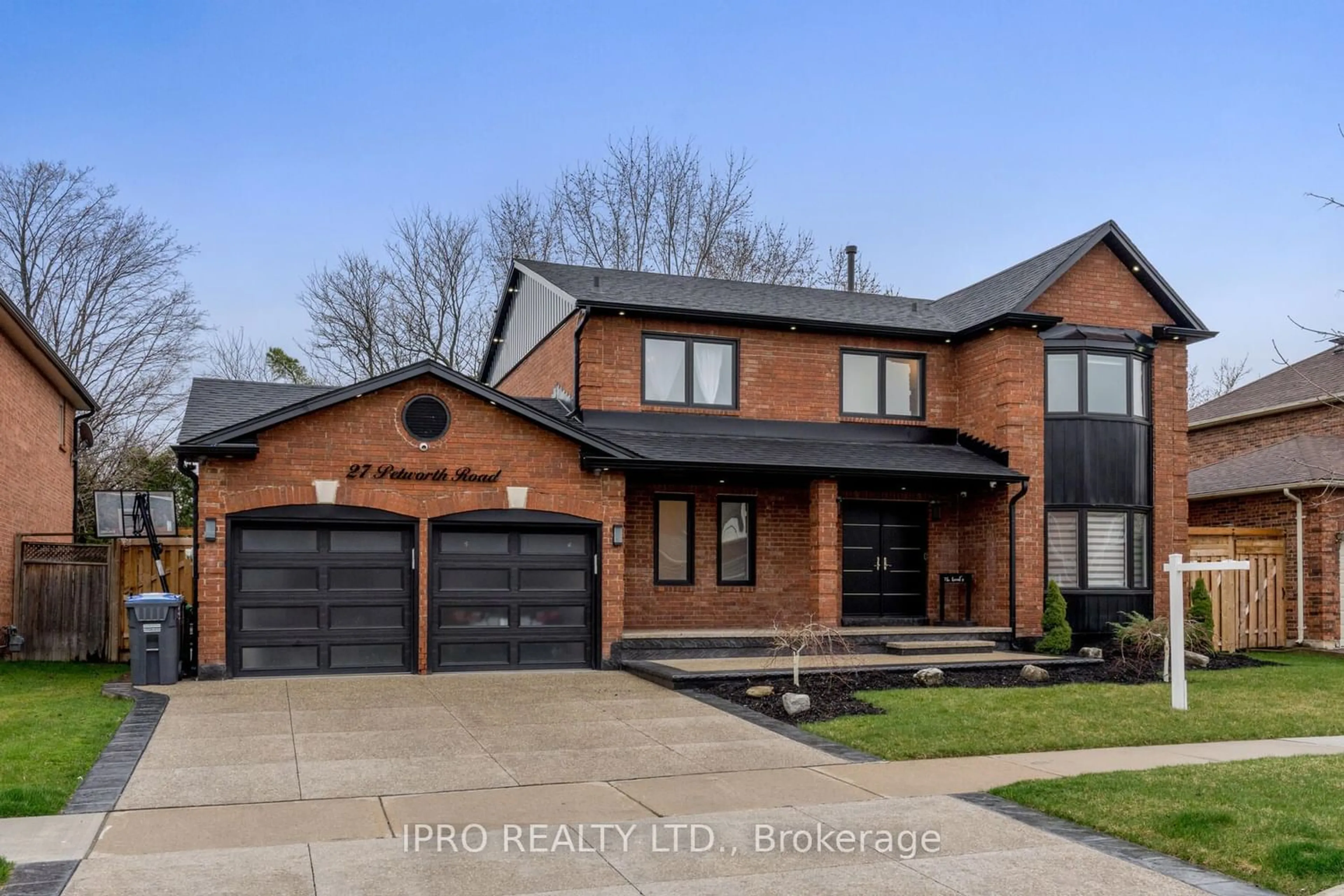 Home with brick exterior material for 27 Petworth Rd, Brampton Ontario L6Z 4C7