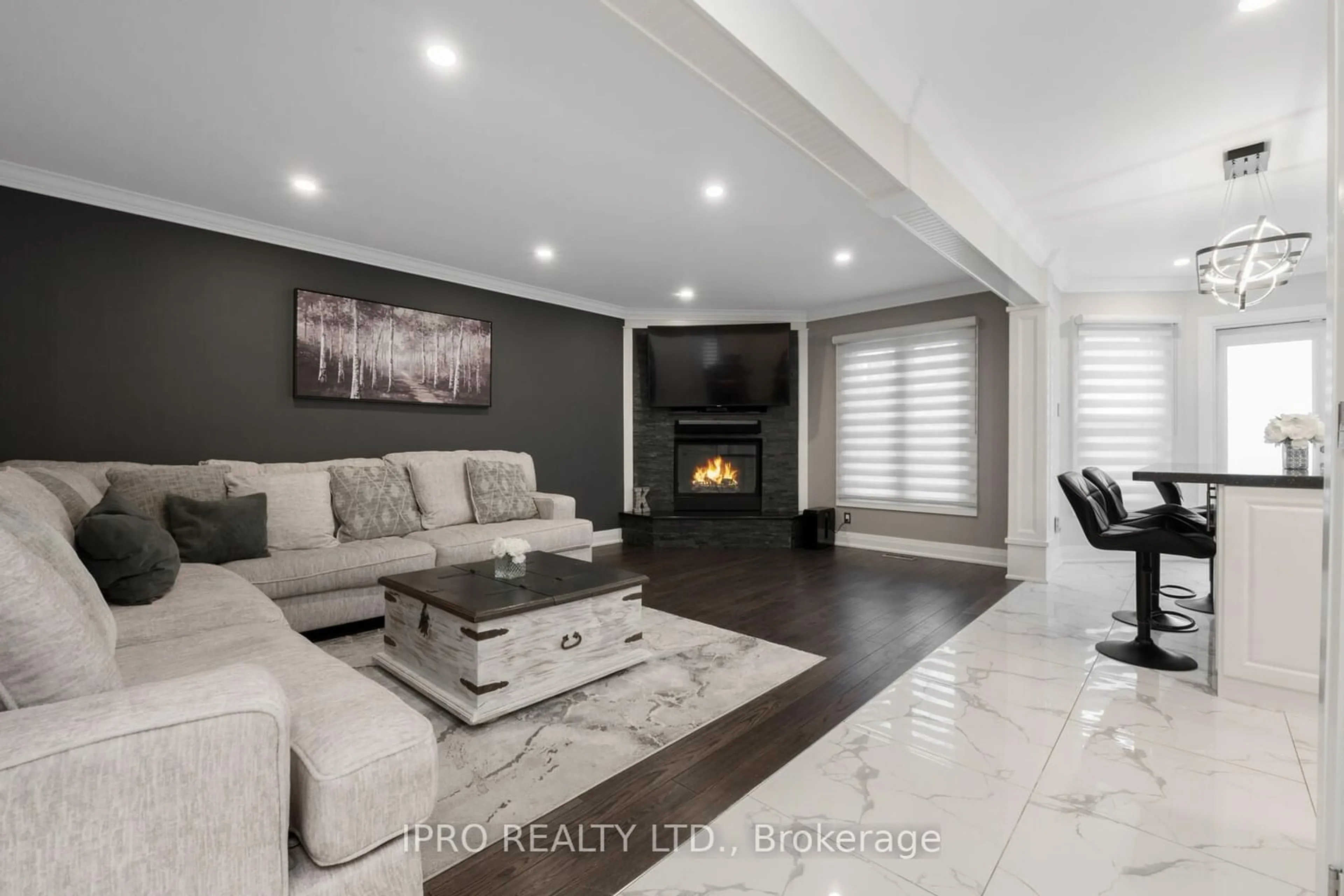 Living room for 27 Petworth Rd, Brampton Ontario L6Z 4C7