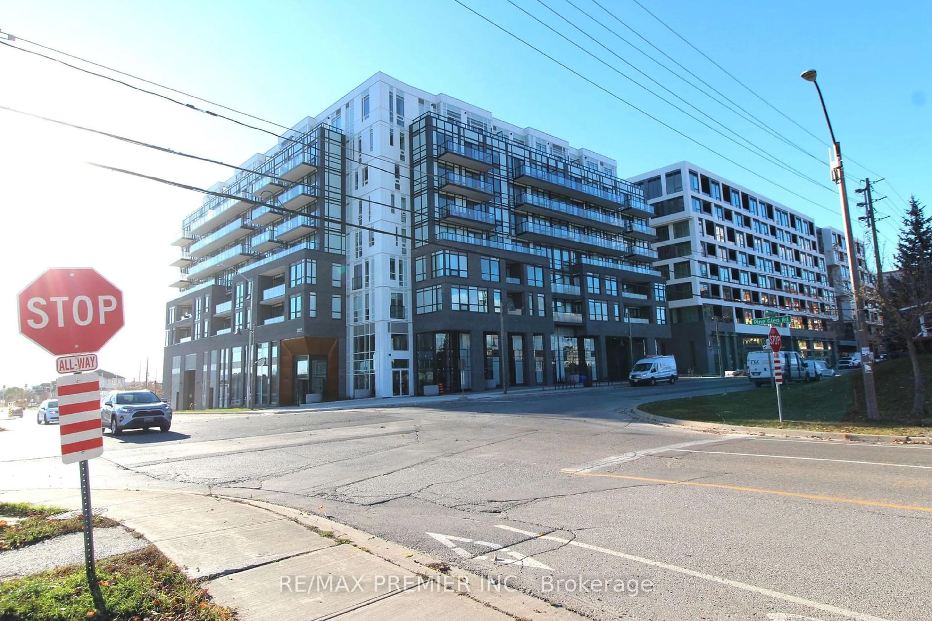 A pic from exterior of the house or condo for 3005 Pine Glen Rd #616, Oakville Ontario L6M 5P6