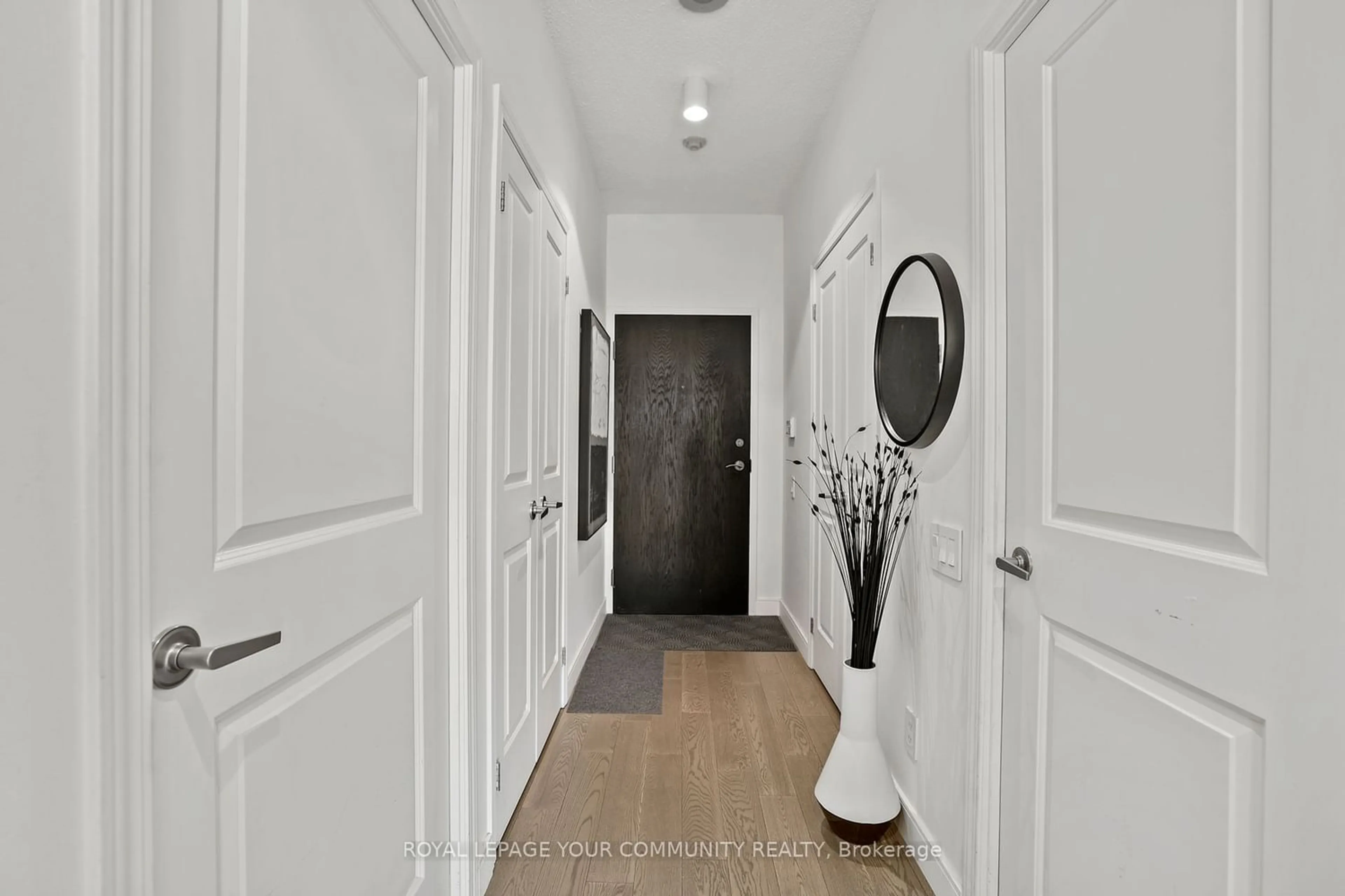 Indoor entryway for 15 Windermere Ave #1210, Toronto Ontario M6S 5A2