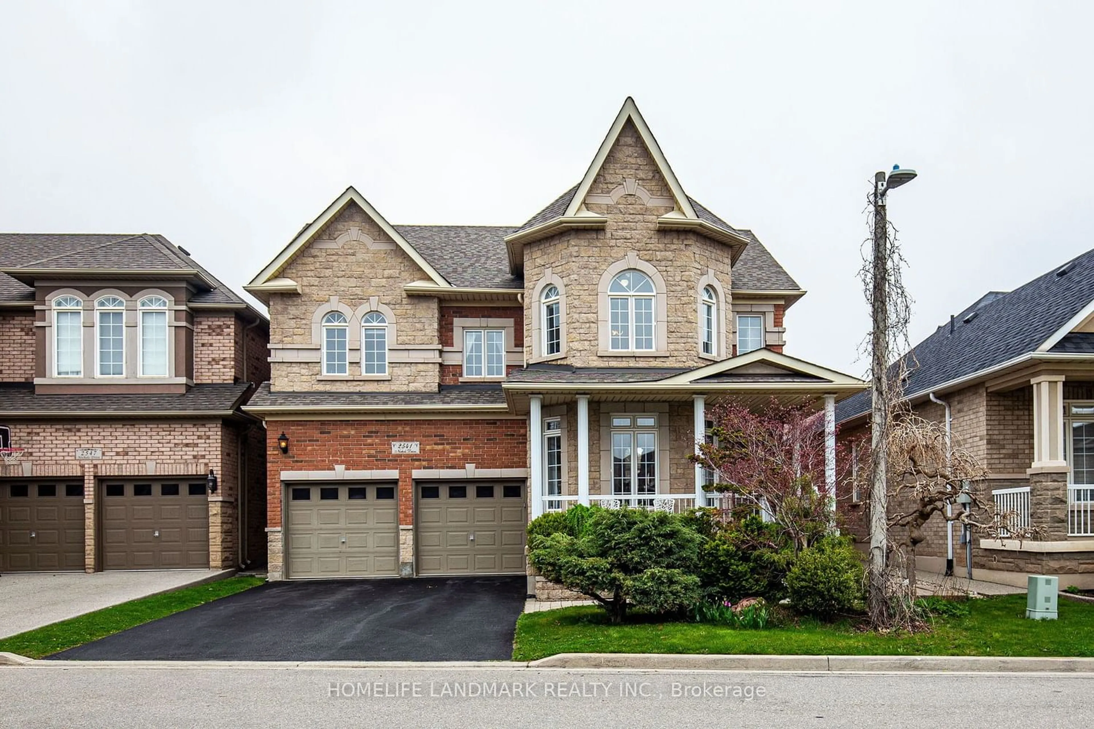 Home with brick exterior material for 2541 Nichols Dr, Oakville Ontario L6H 7L3