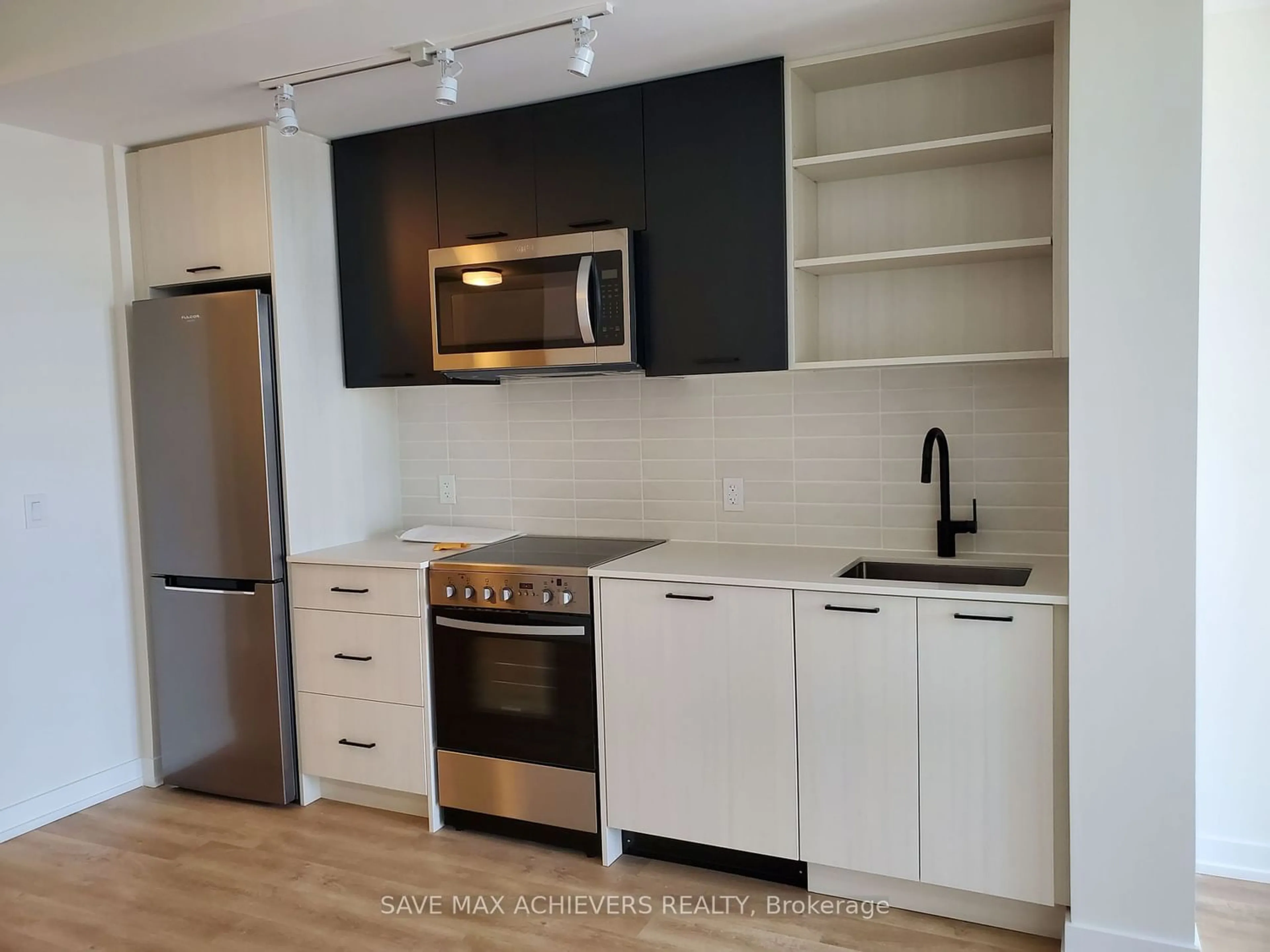 Standard kitchen for 2300 St Clair Ave #613, Toronto Ontario M6N 1K8