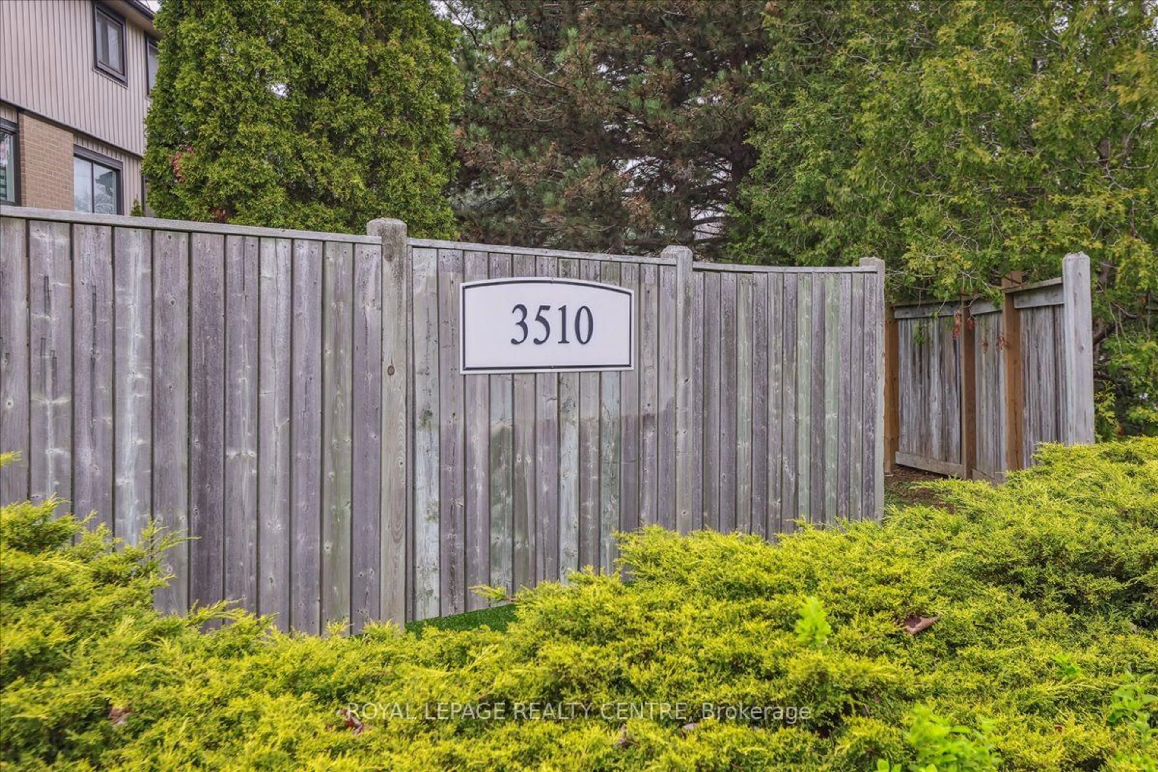 Fenced yard for 3510 South Millway #2, Mississauga Ontario L5L 3T9
