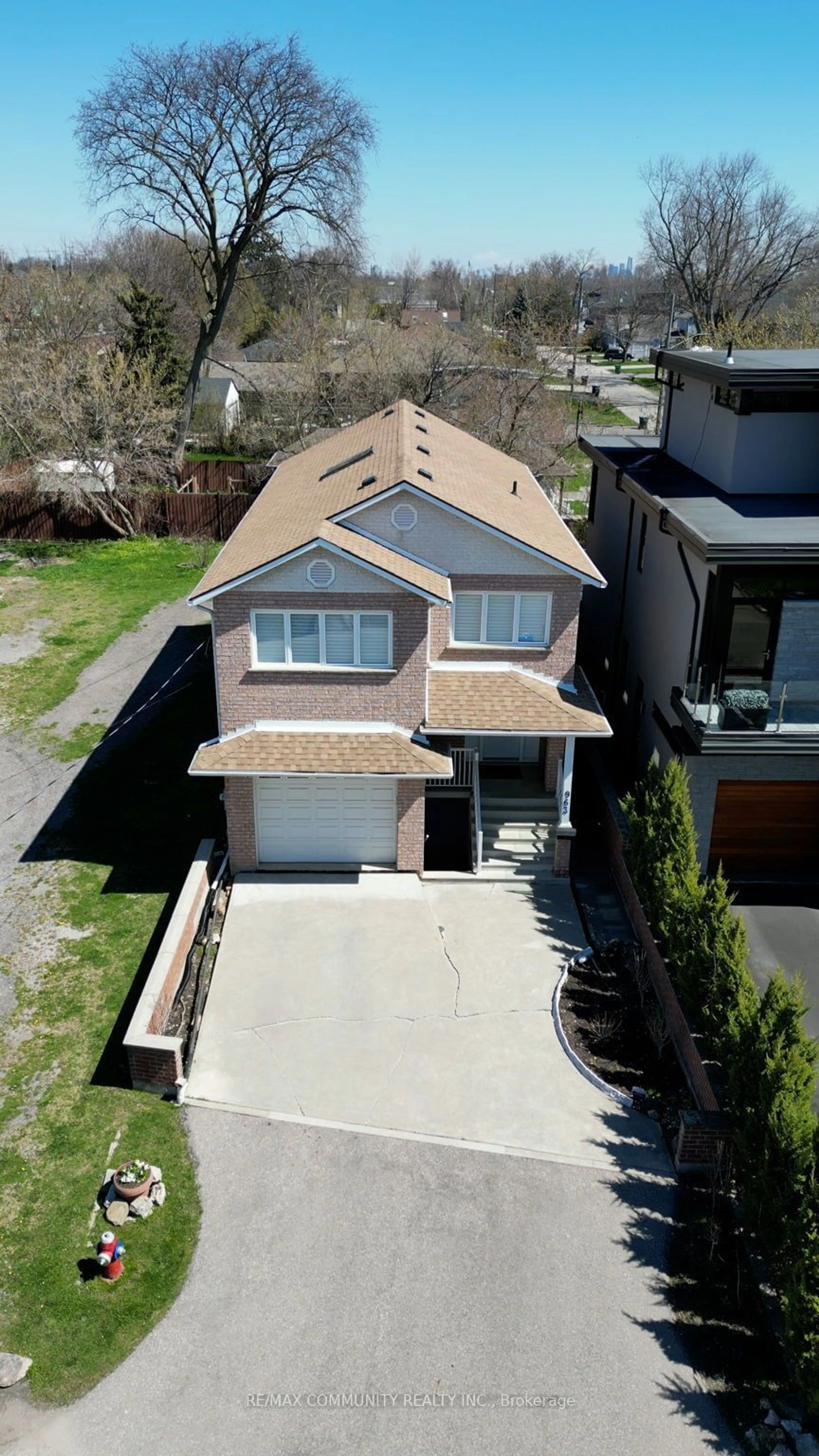 Frontside or backside of a home for 963 Hampton Cres, Mississauga Ontario L5G 4G7