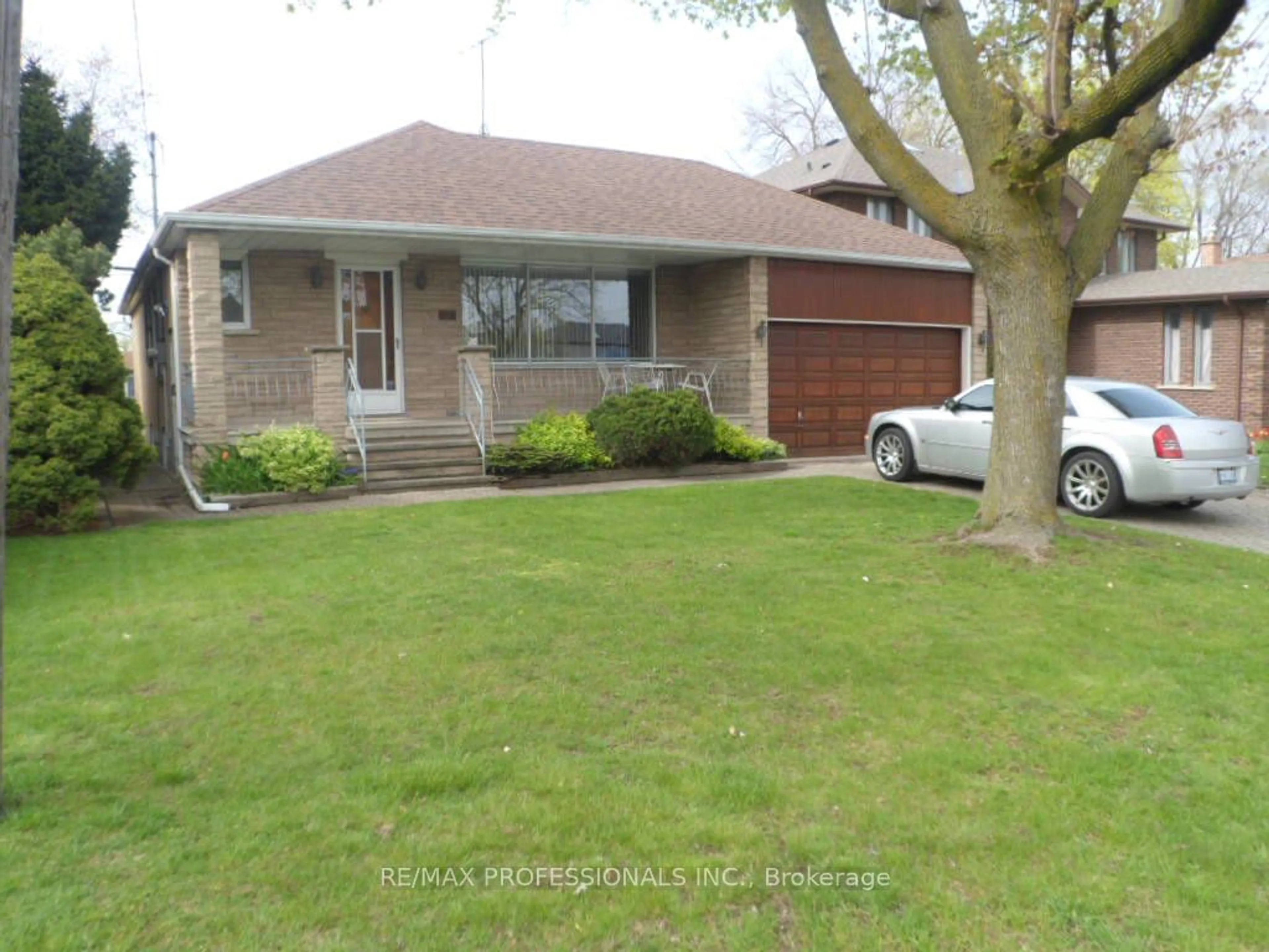 Frontside or backside of a home for 12 Athol Ave, Toronto Ontario M8Z 2A4