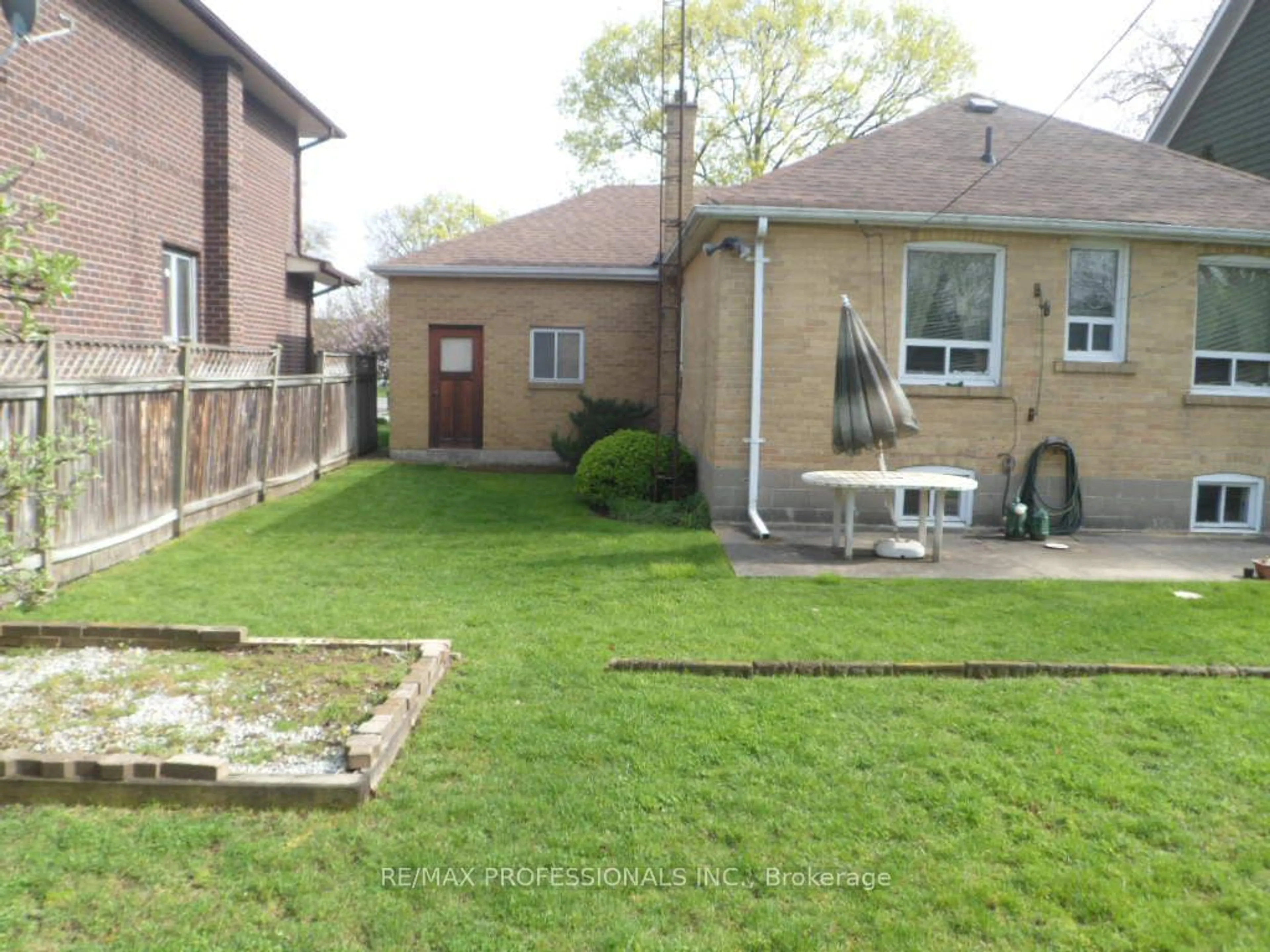 Frontside or backside of a home for 12 Athol Ave, Toronto Ontario M8Z 2A4