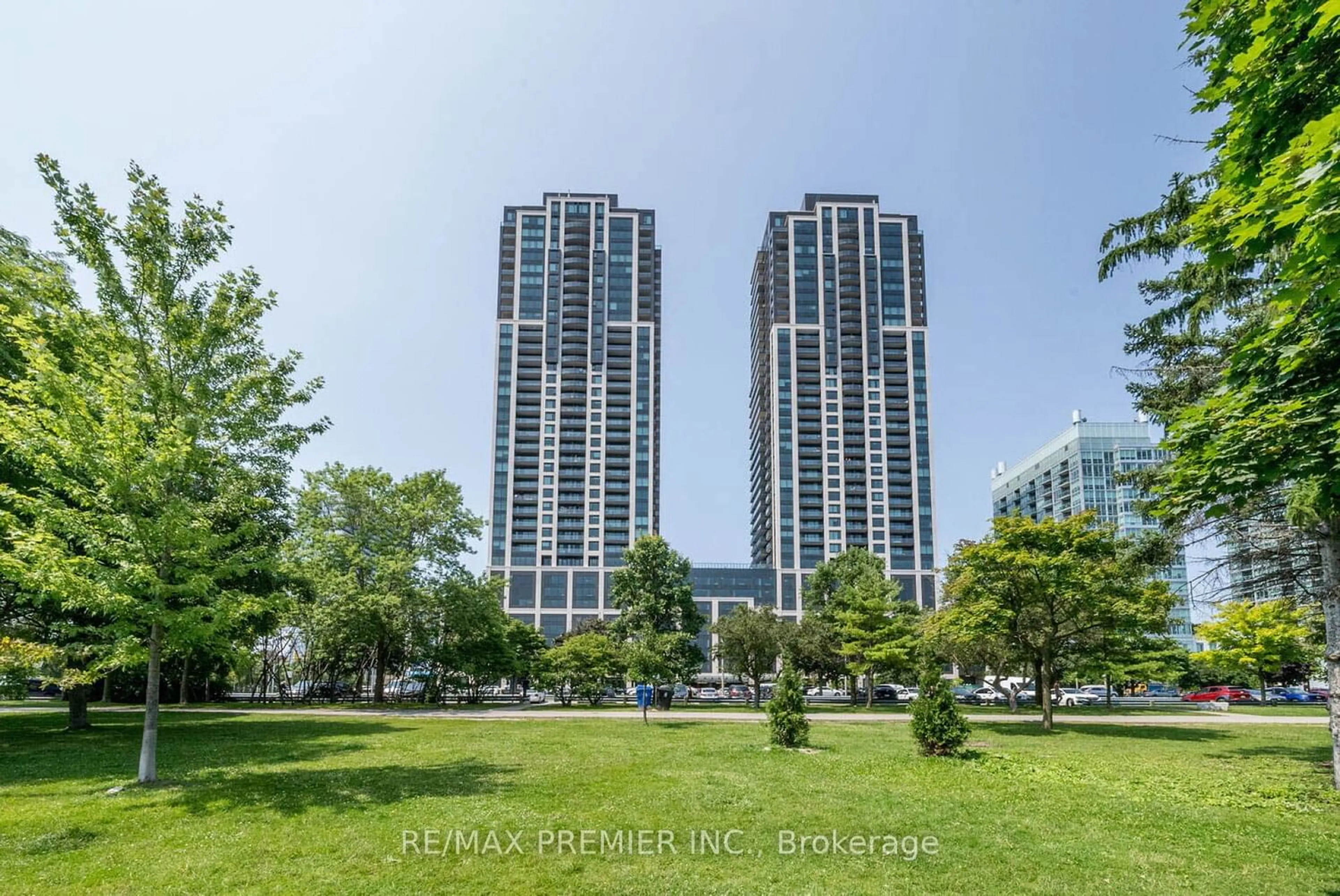 A pic from exterior of the house or condo for 1926 Lake Shore Blvd #1817, Toronto Ontario M6S 1A1