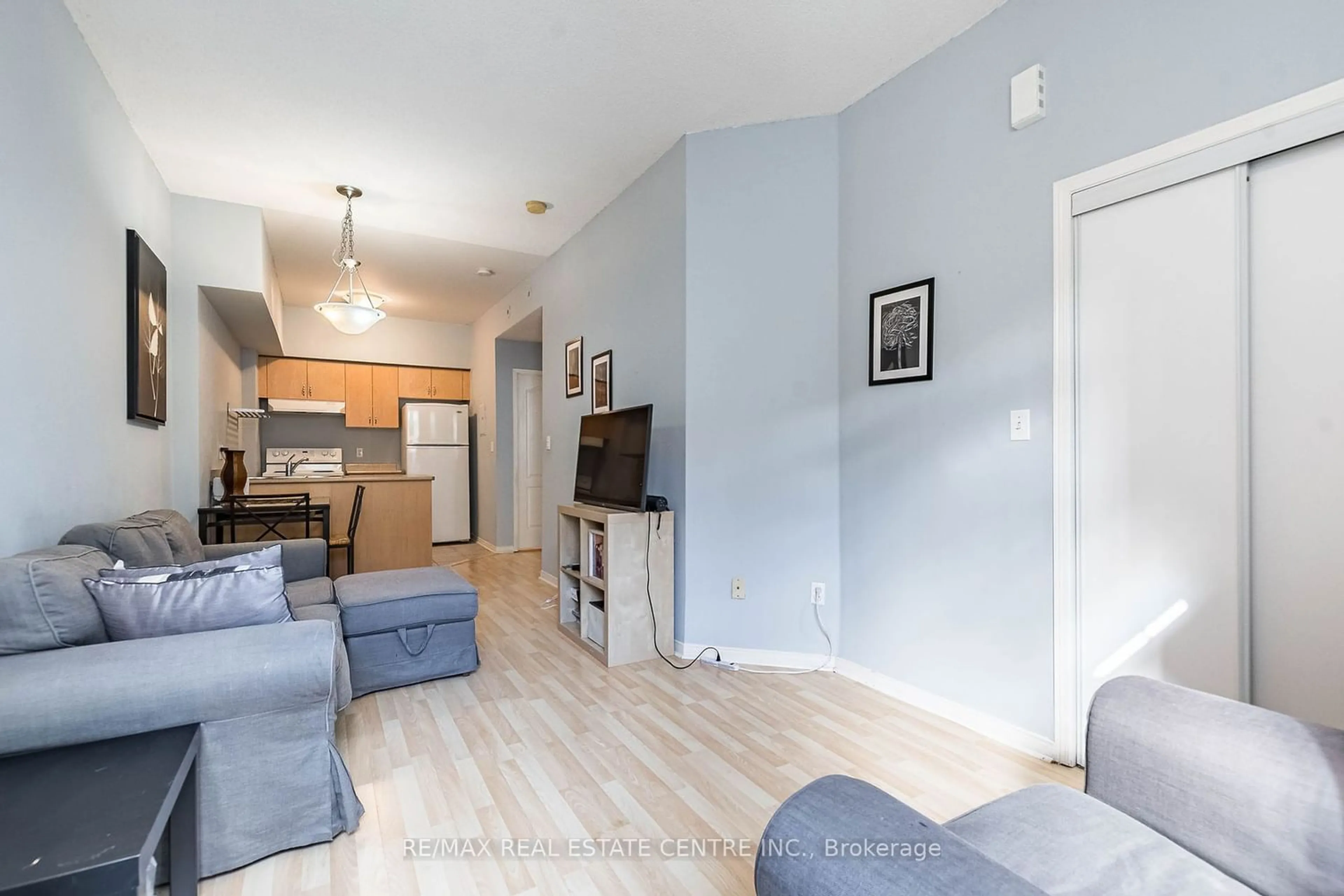 A pic of a room for 625 Shoreline Dr #13, Mississauga Ontario L5B 4K5