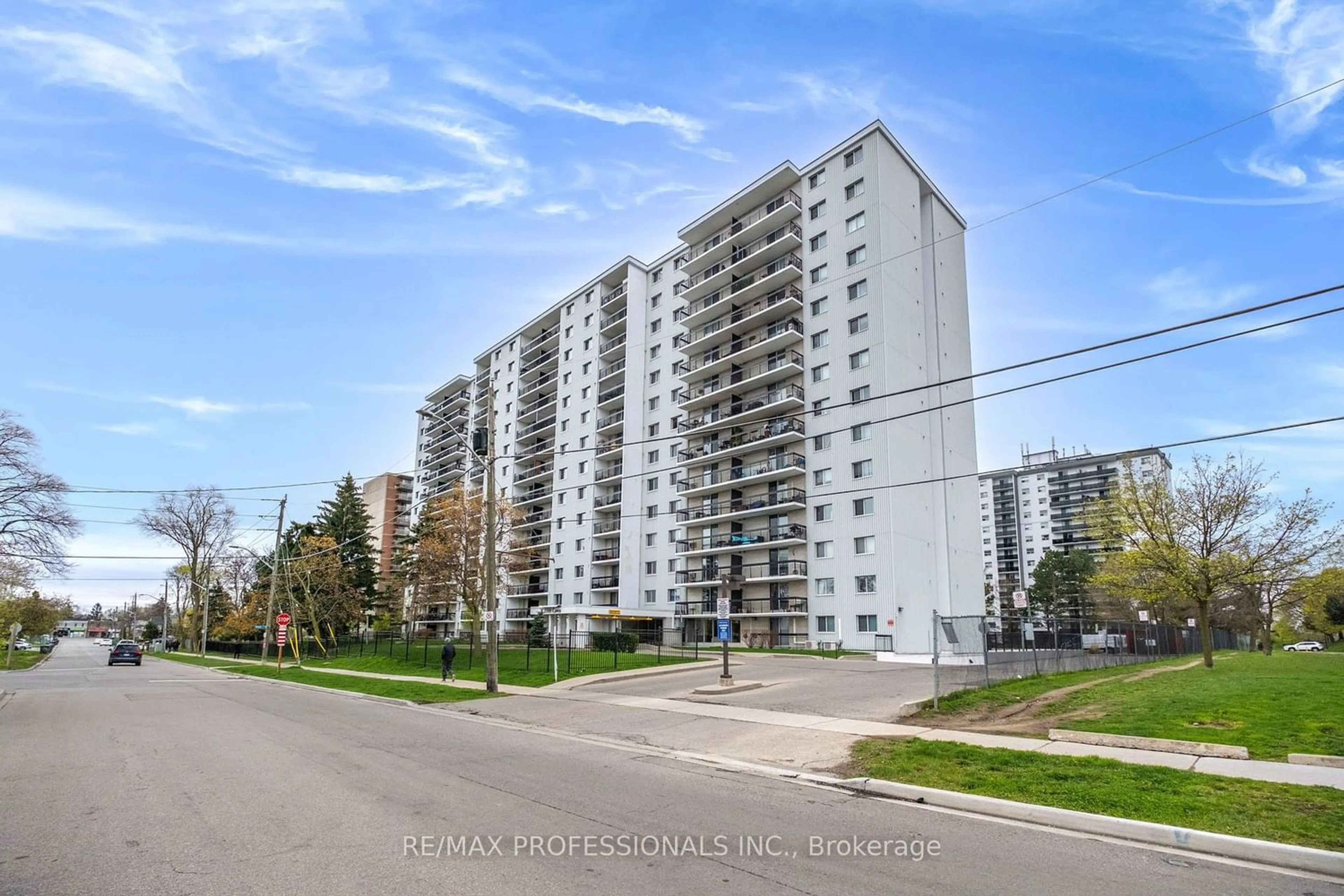 A pic from exterior of the house or condo for 1100 Caven St #Ph6, Mississauga Ontario L5G 4N3