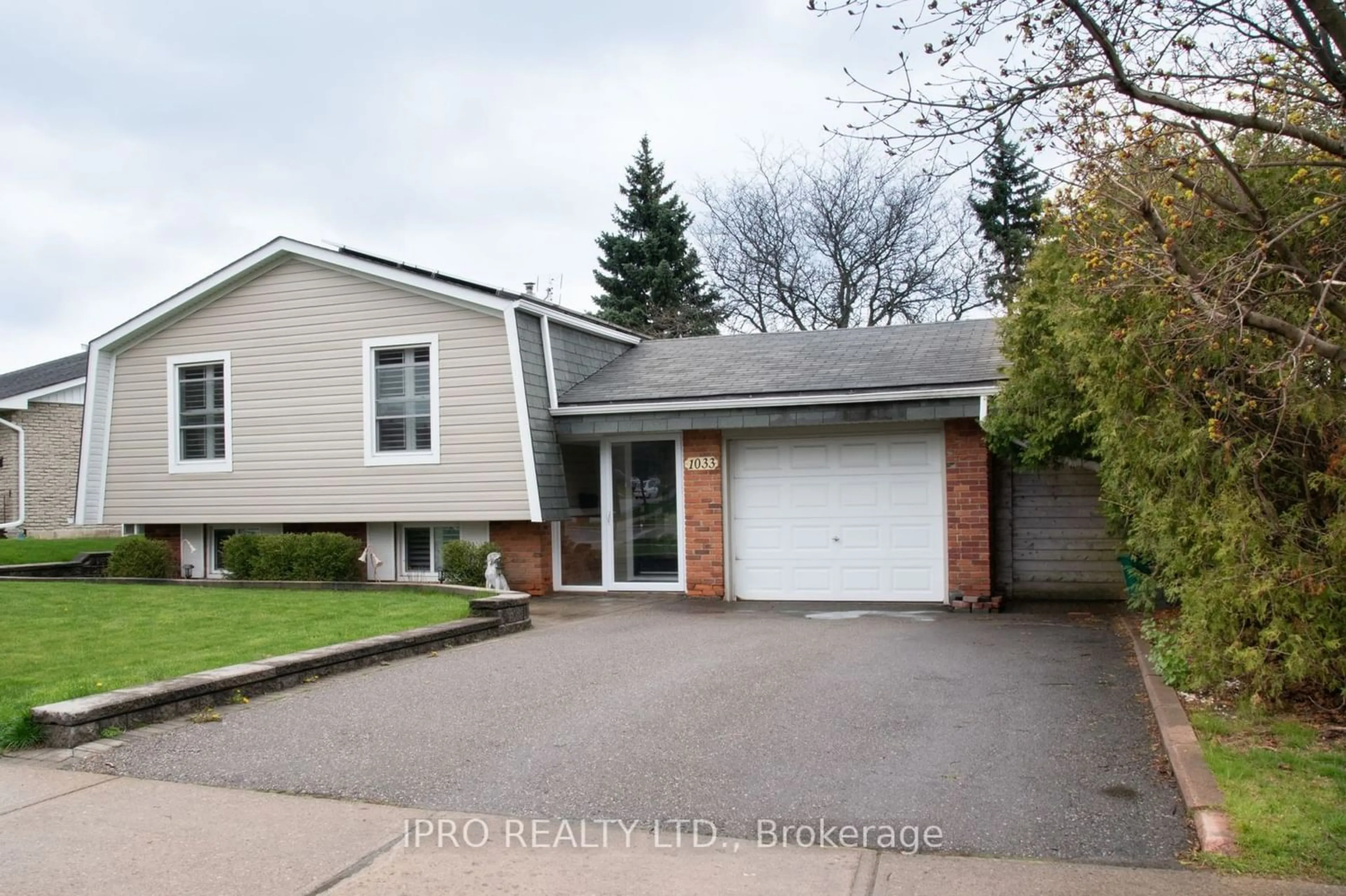 Frontside or backside of a home for 1033 Mississauga Valley Blvd, Mississauga Ontario L5A 2A1