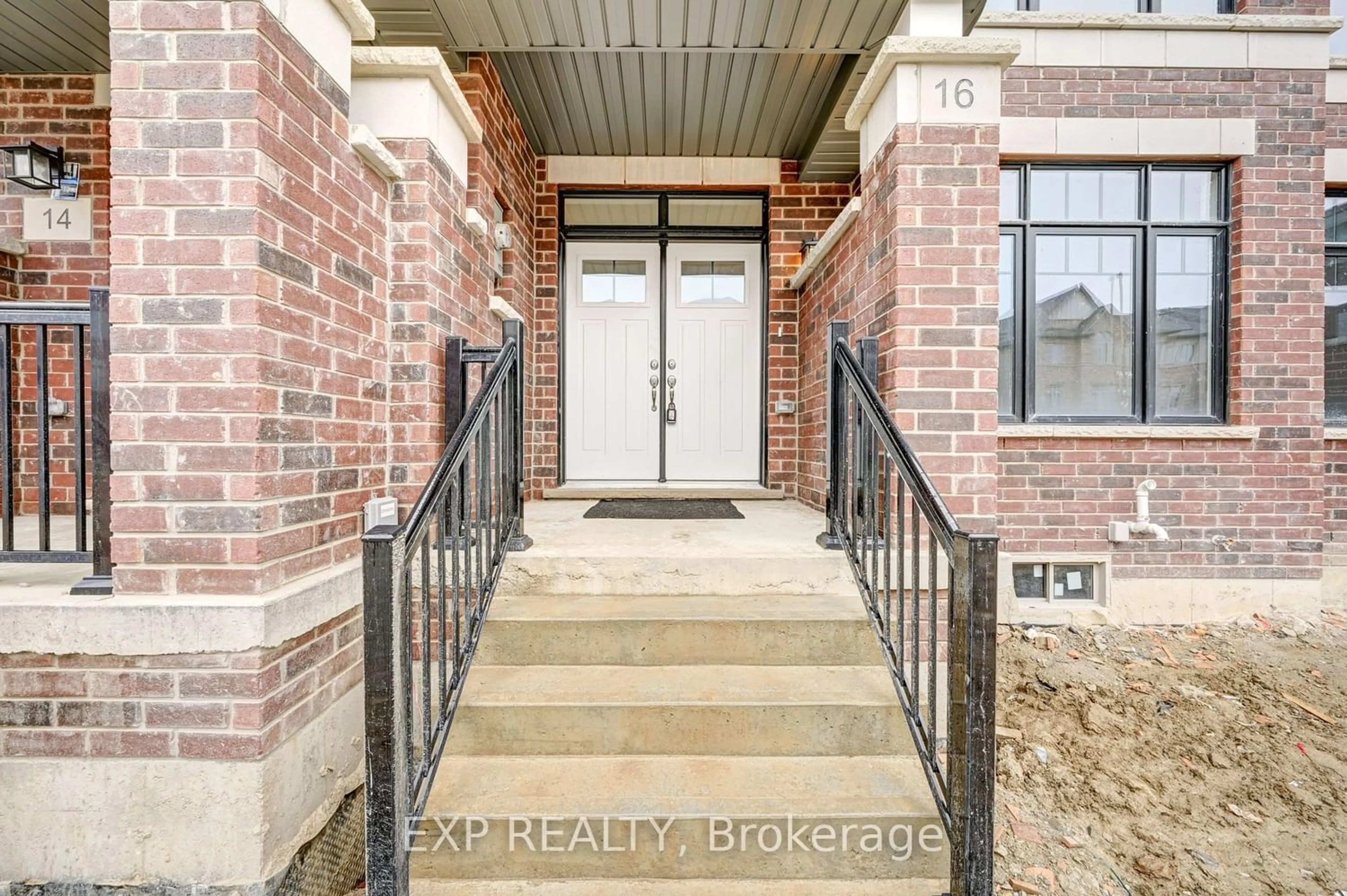 Indoor entryway for 16 Petch Ave, Caledon Ontario L7C 4J7