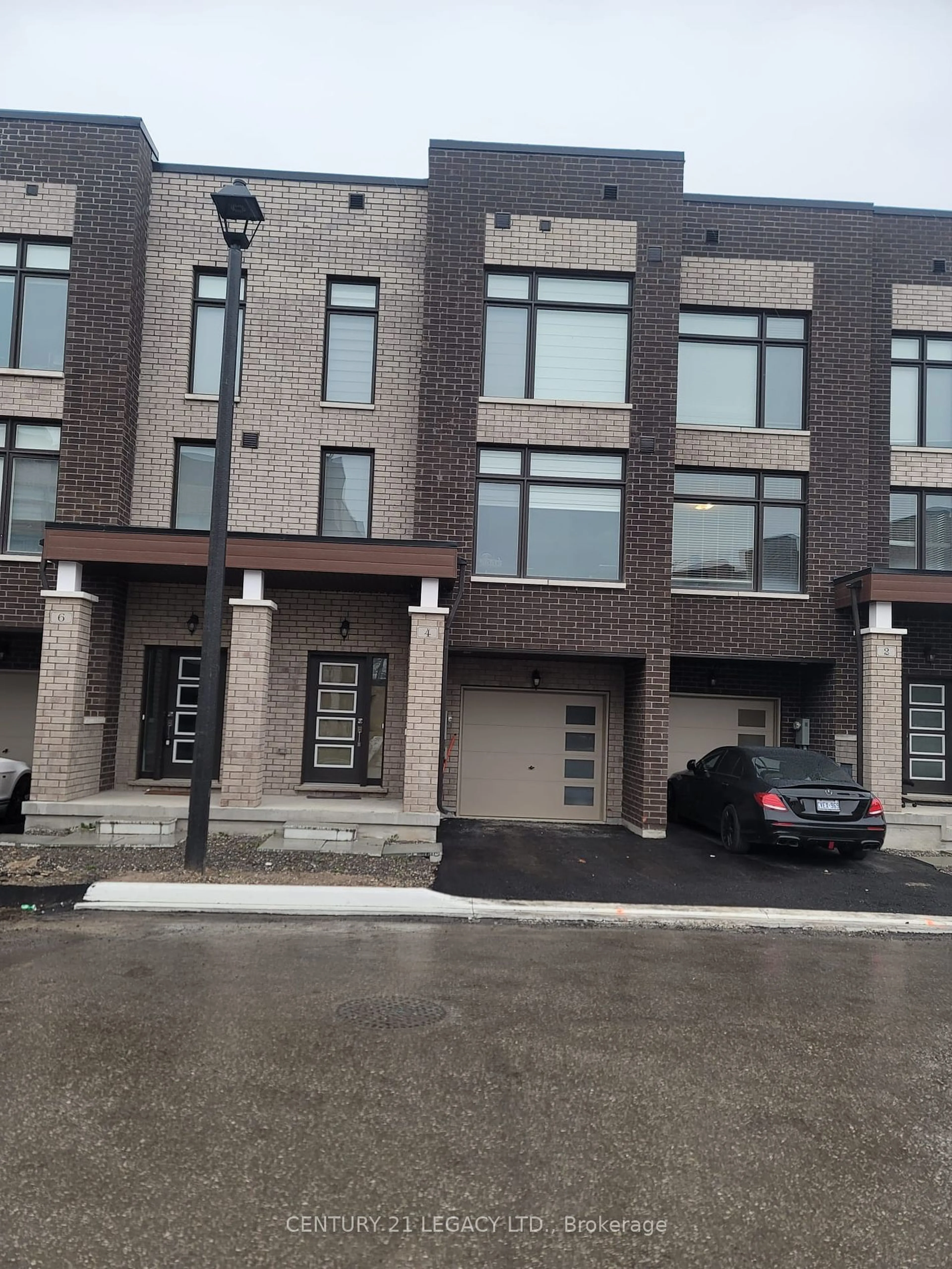 A pic from exterior of the house or condo for 4 Queenpost Dr, Brampton Ontario L6Y 0B7