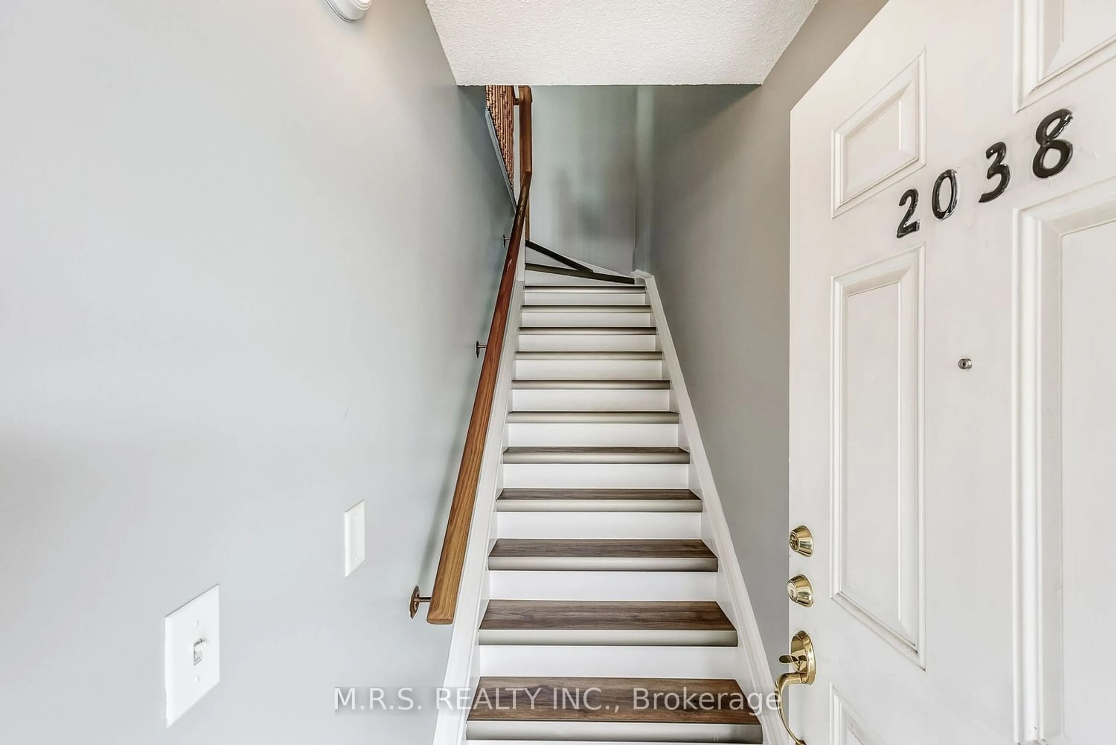 Stairs for 3025 Finch Ave #2038, Toronto Ontario M9M 0A2