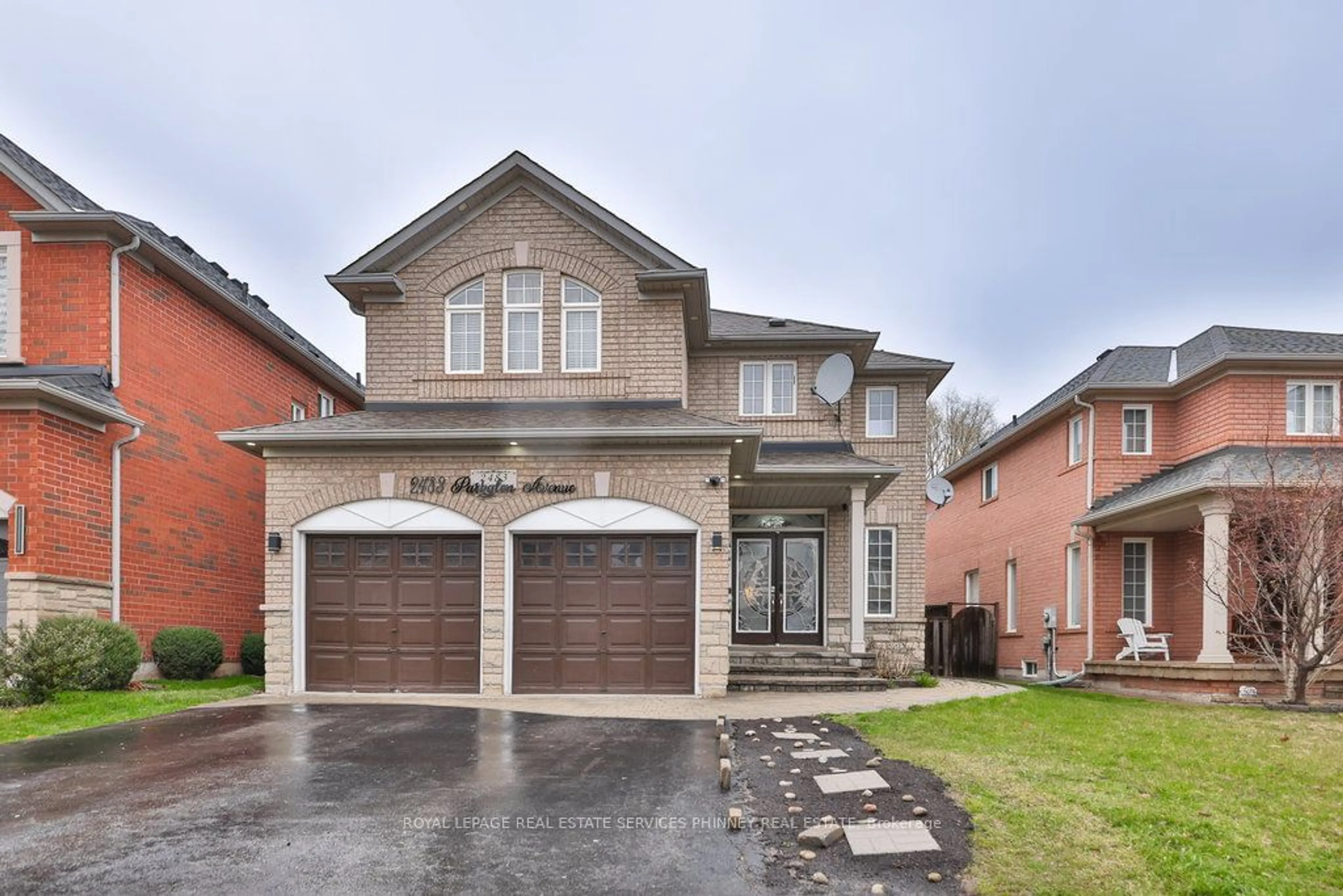 Home with brick exterior material for 2483 Parkglen Ave, Oakville Ontario L6M 5B3