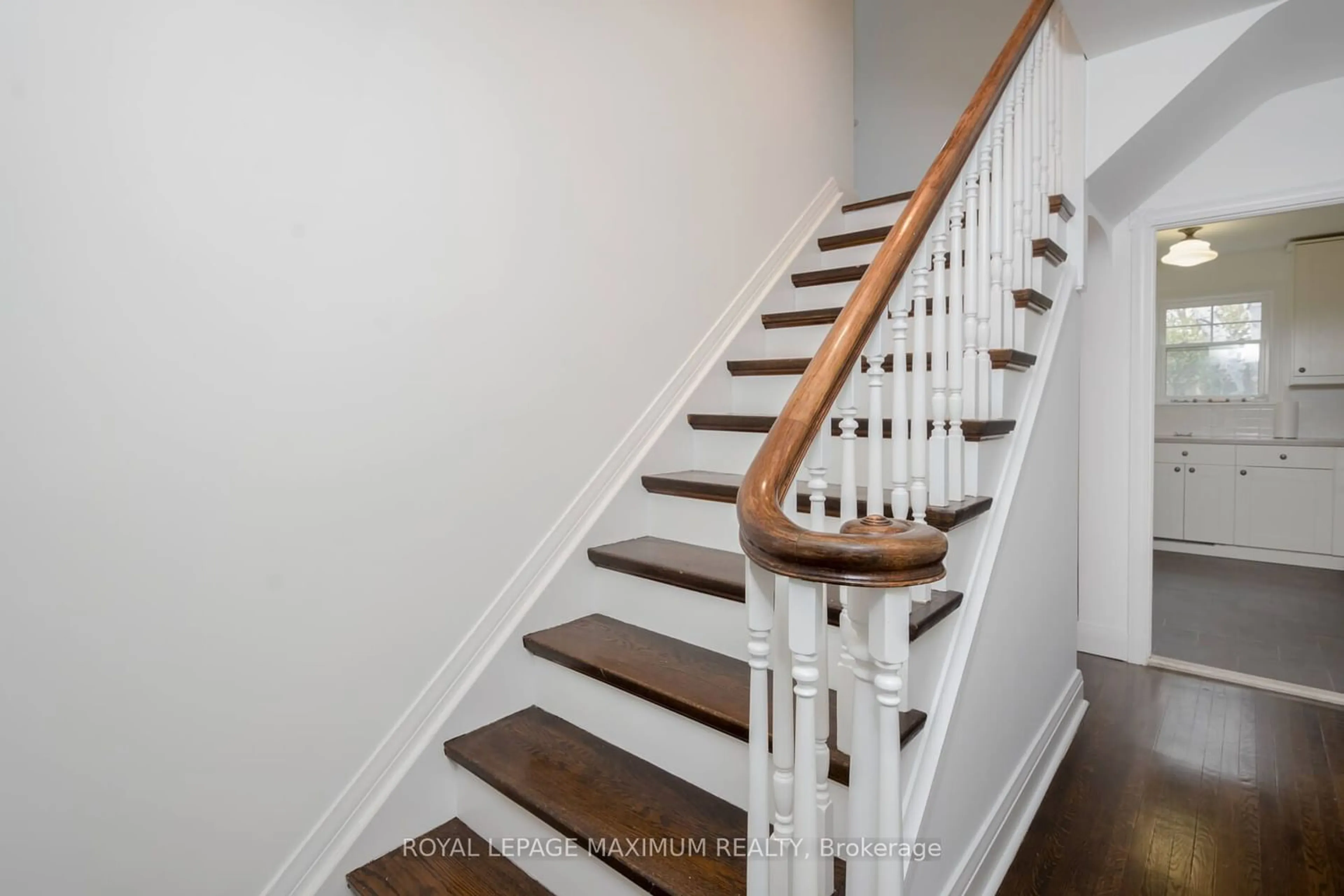 Stairs for 378 Prince Edward Dr, Toronto Ontario M8X 2L7