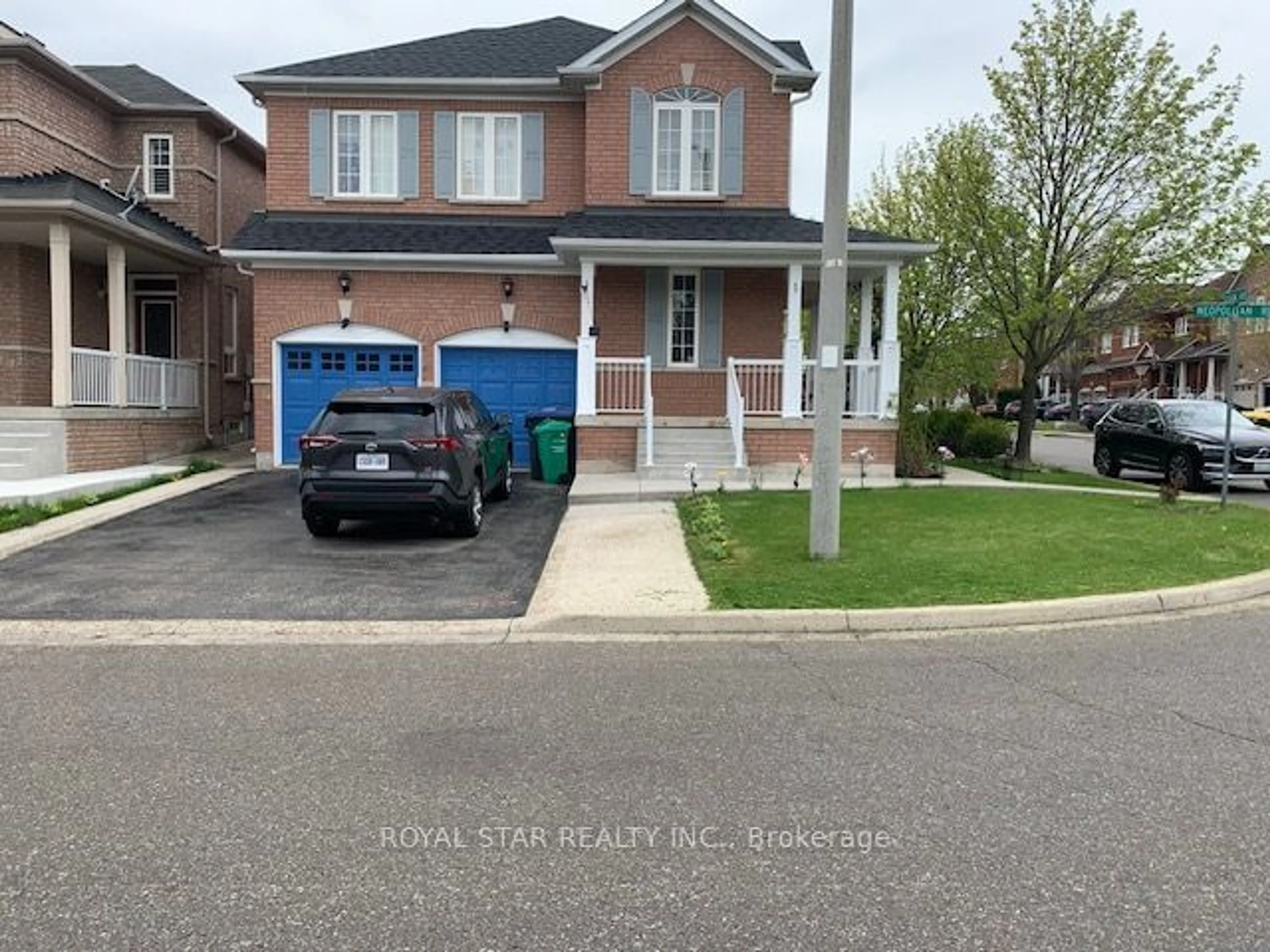 Frontside or backside of a home for 16 Susan Ave, Brampton Ontario L6Y 5N8