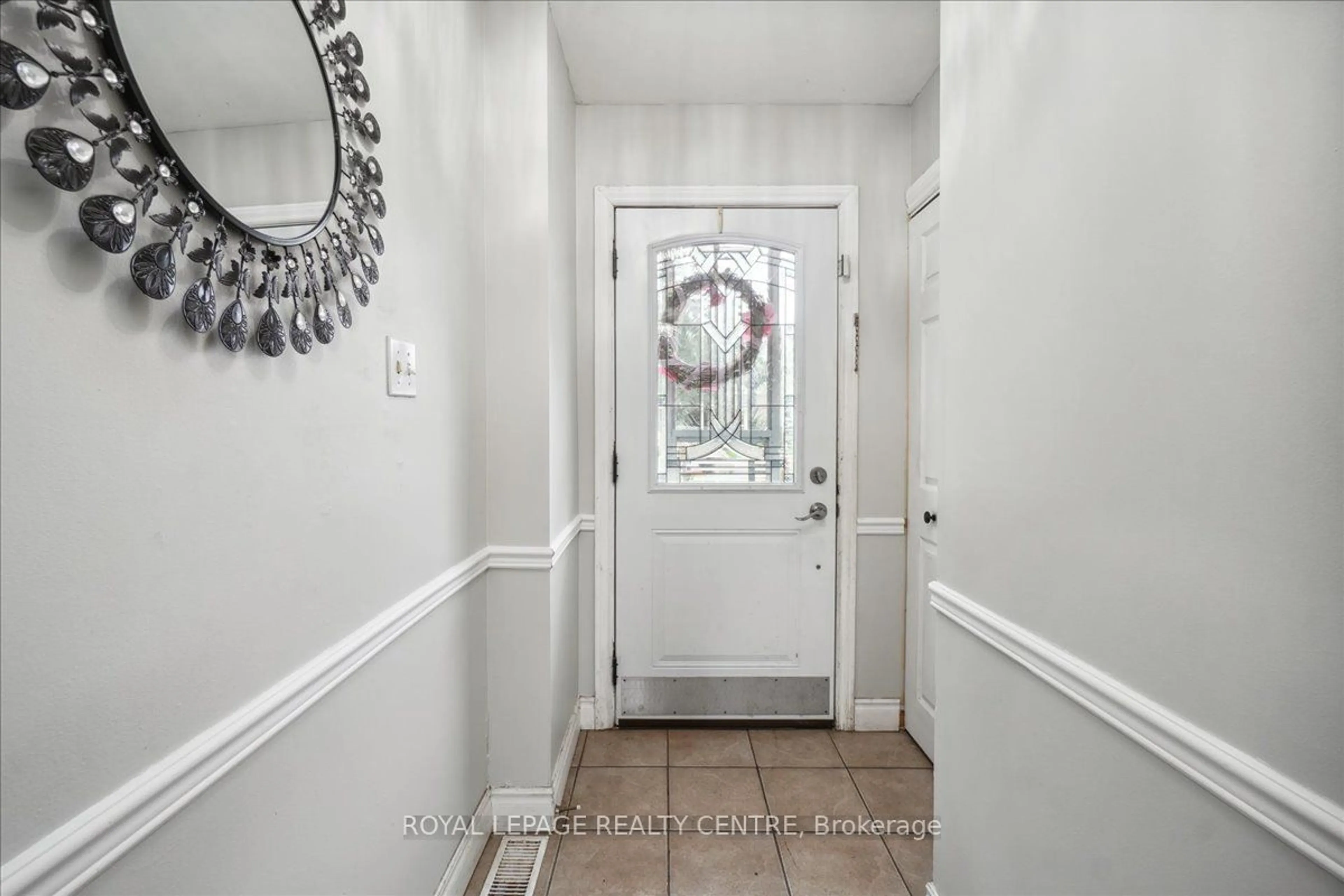Indoor entryway for 3359 Mainsail Cres, Mississauga Ontario L5L 1H3