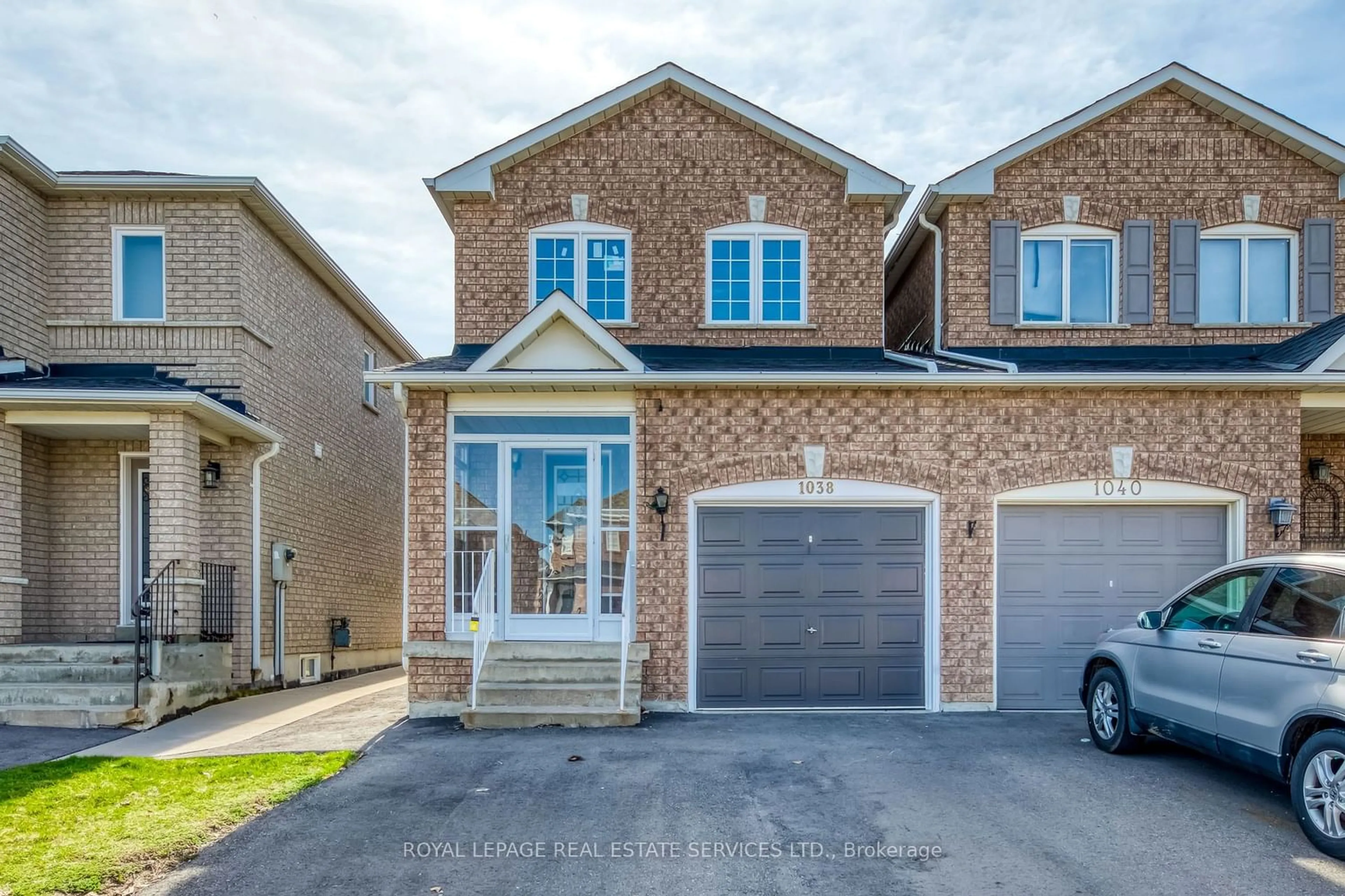 Home with brick exterior material for 1038 Windbrook Grve, Mississauga Ontario L5V 2N7