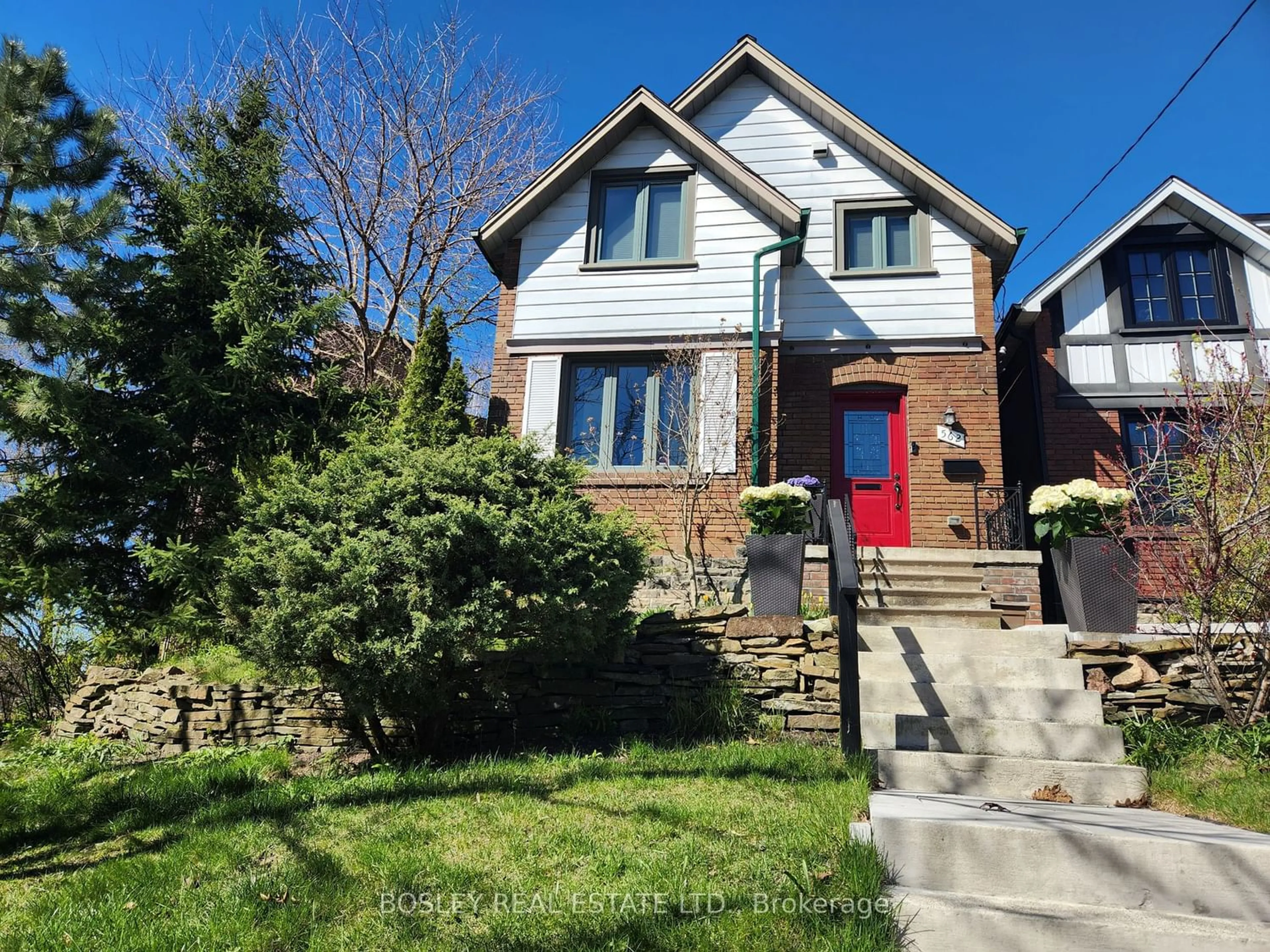 Frontside or backside of a home for 562 Indian Rd, Toronto Ontario M6P 2C2