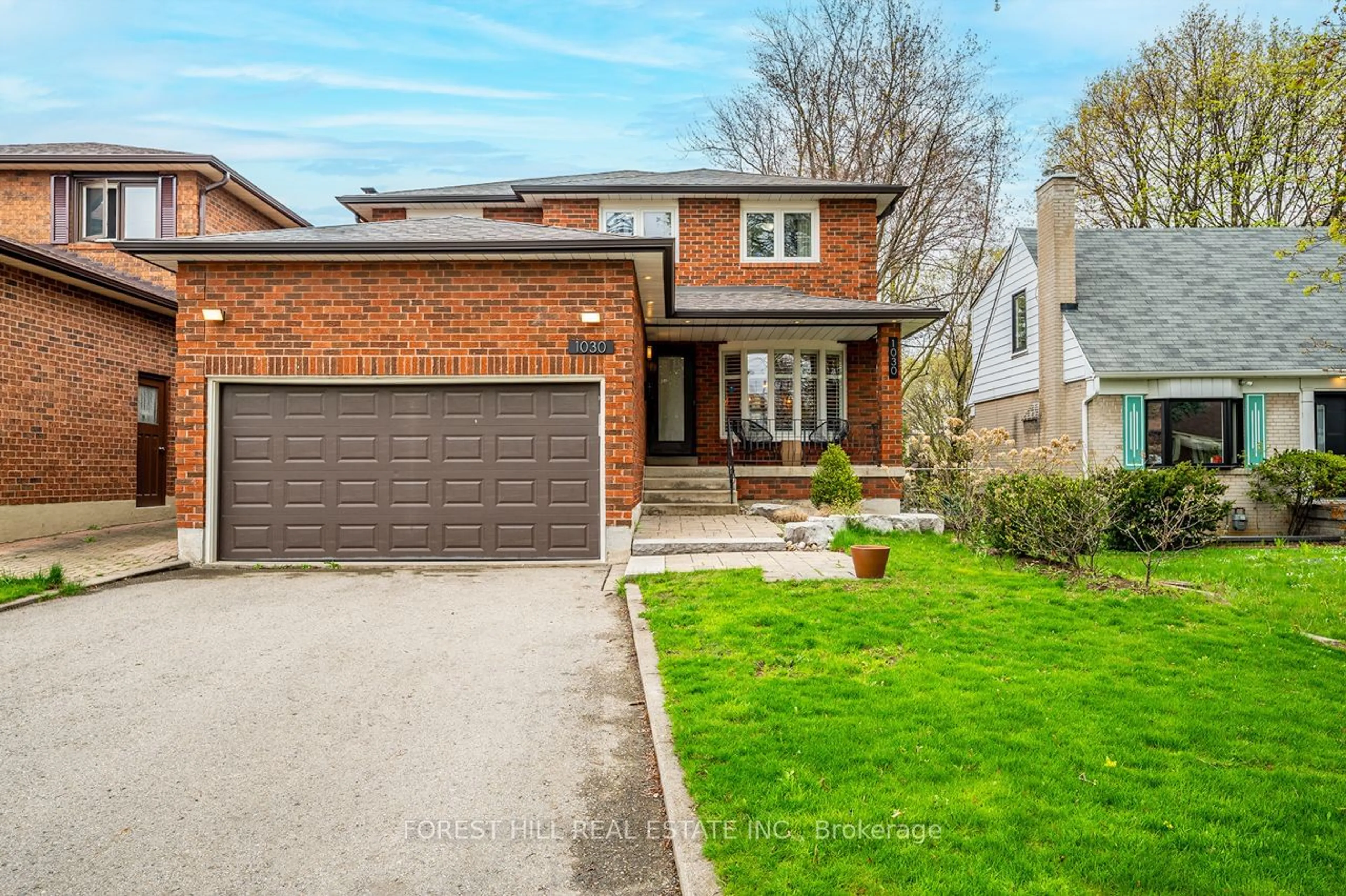 Home with brick exterior material for 1030 Hedge Dr, Mississauga Ontario L4Y 1G2