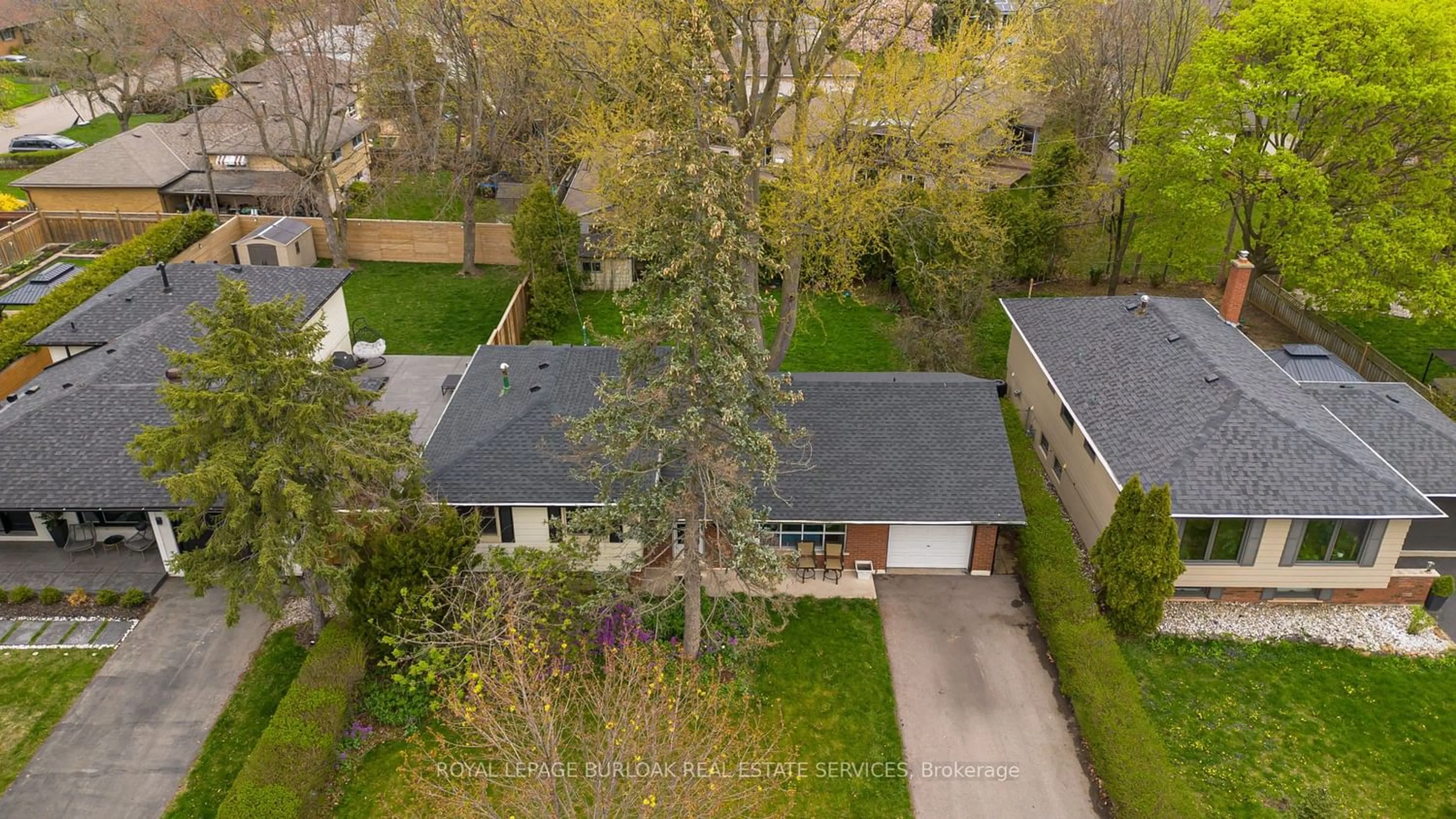 Frontside or backside of a home for 5386 Clive Cres, Burlington Ontario L7L 3P1