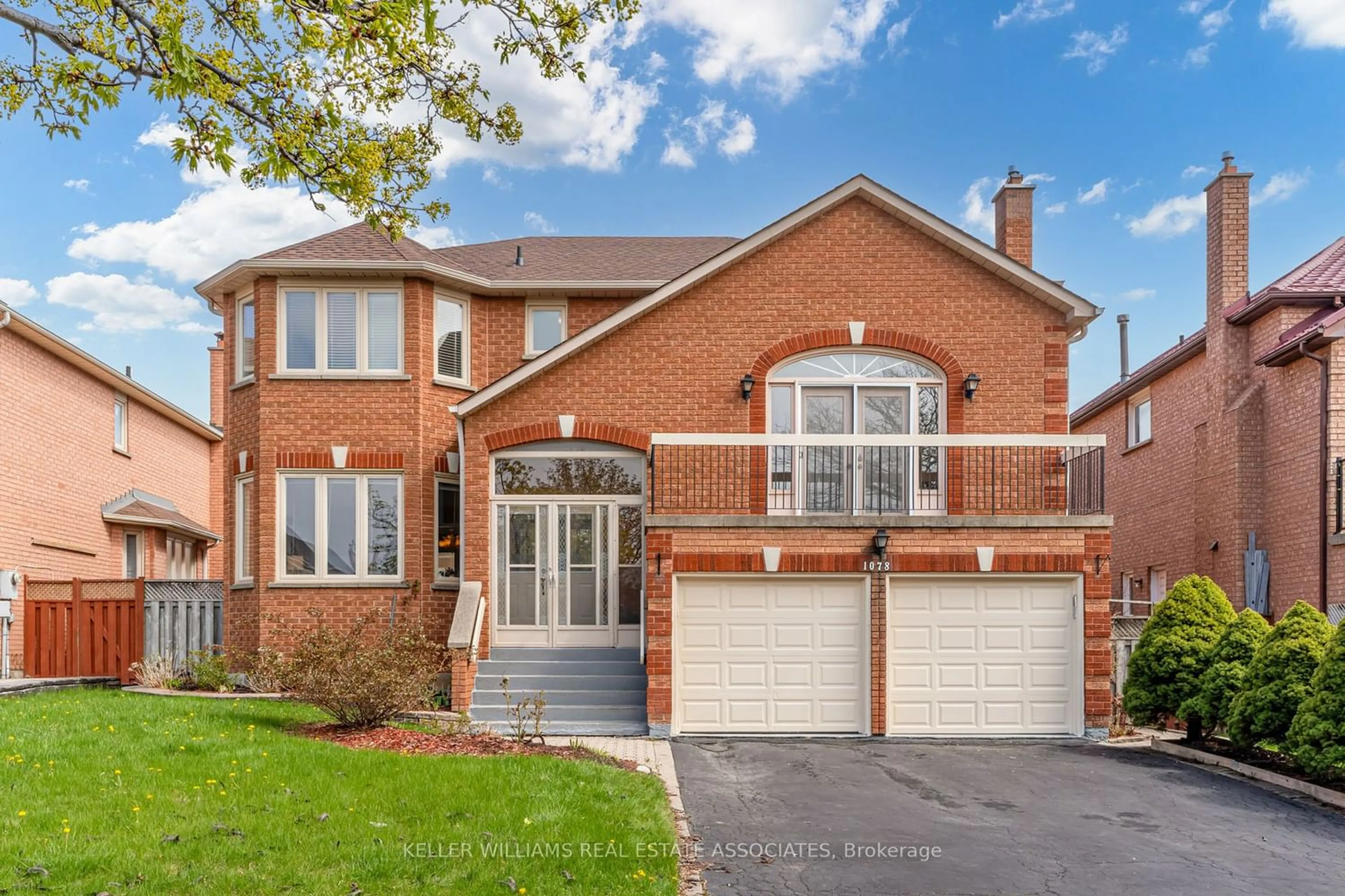 Home with brick exterior material for 1078 Bancroft Dr, Mississauga Ontario L5V 1B9