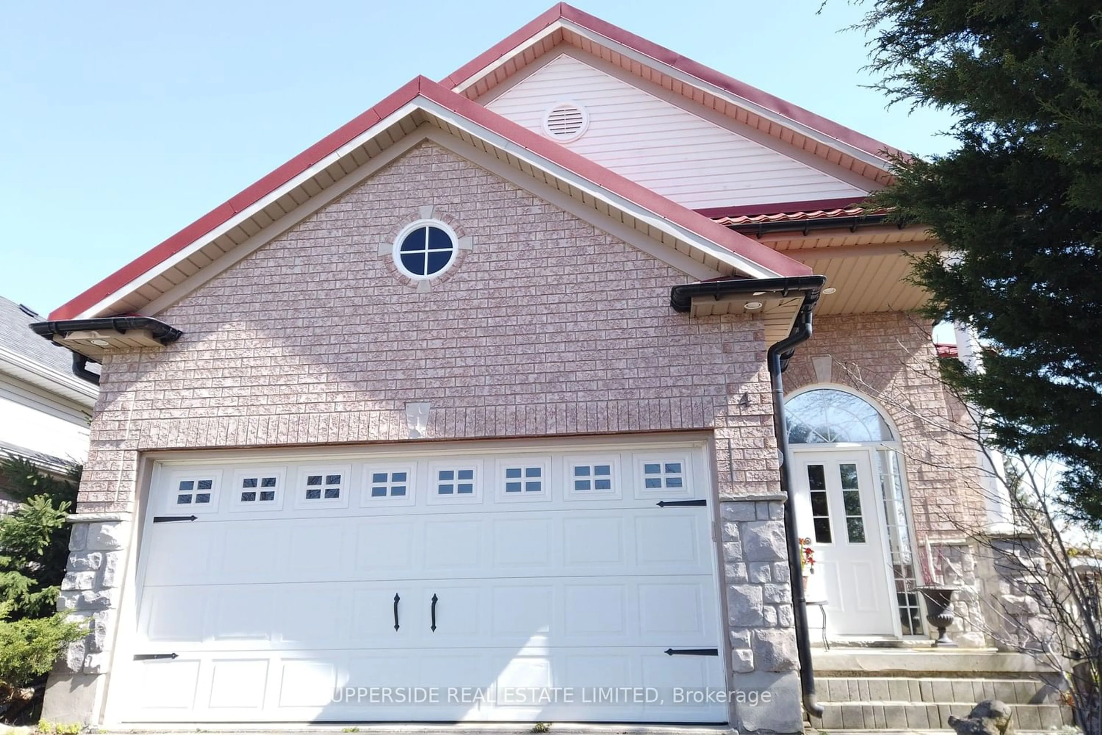 Home with brick exterior material for 4 Kingsley Rd, Halton Hills Ontario L7J 2Z5