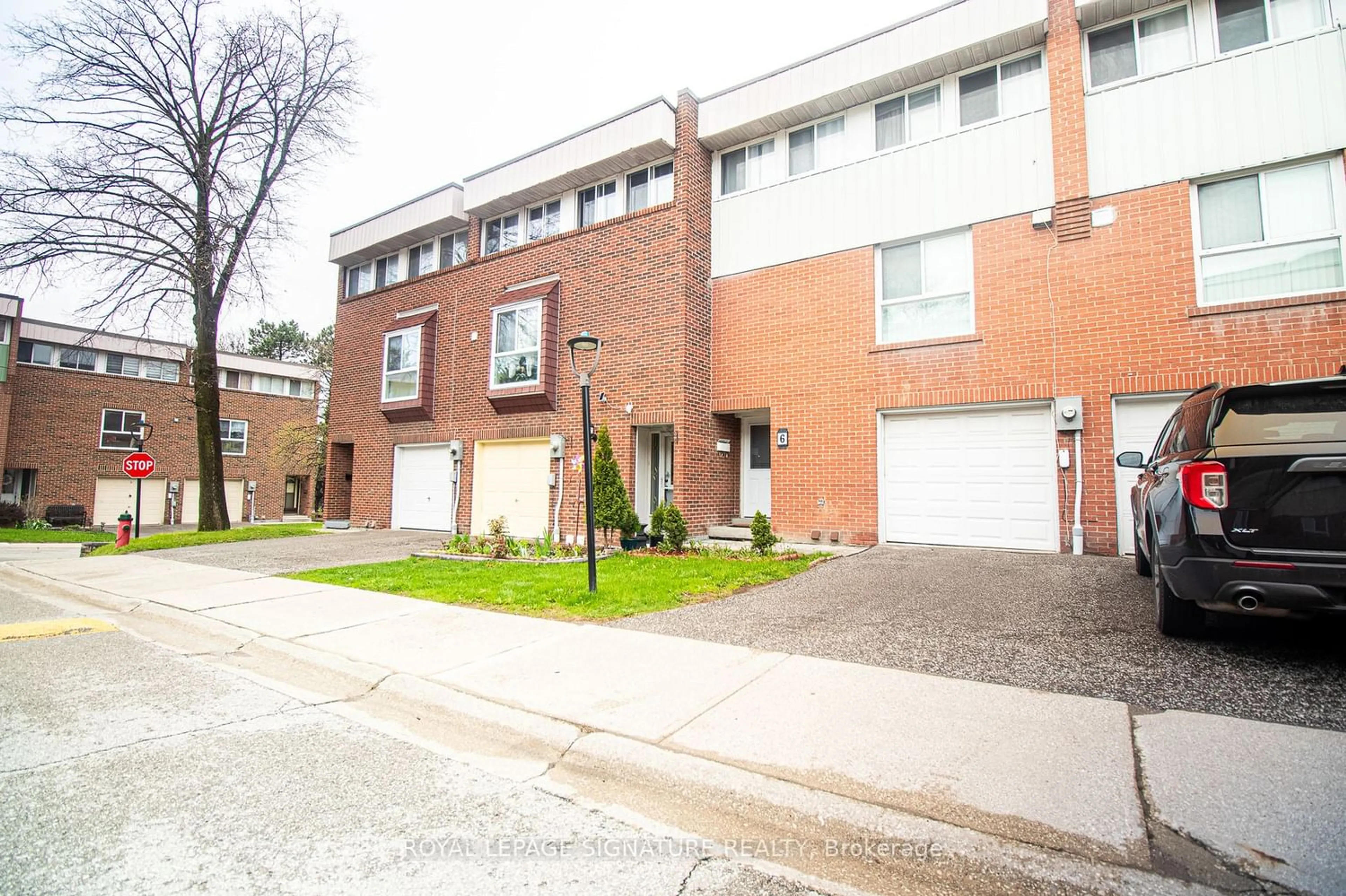 A pic from exterior of the house or condo for 6 Sebastian Cabot Way, Toronto Ontario M3N 2T3