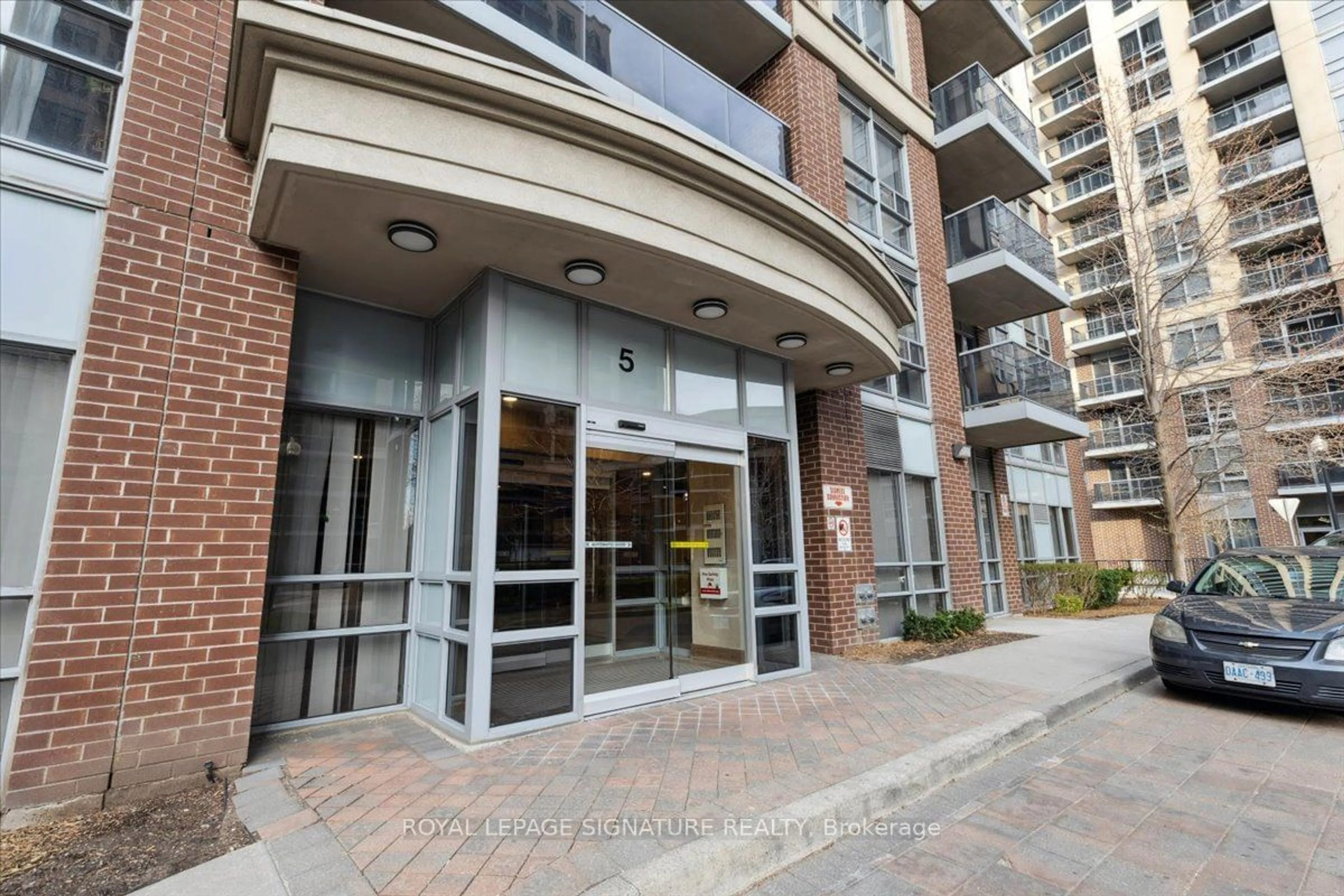 A pic from exterior of the house or condo for 5 Michael Power Pl #2106, Toronto Ontario M9A 0A3
