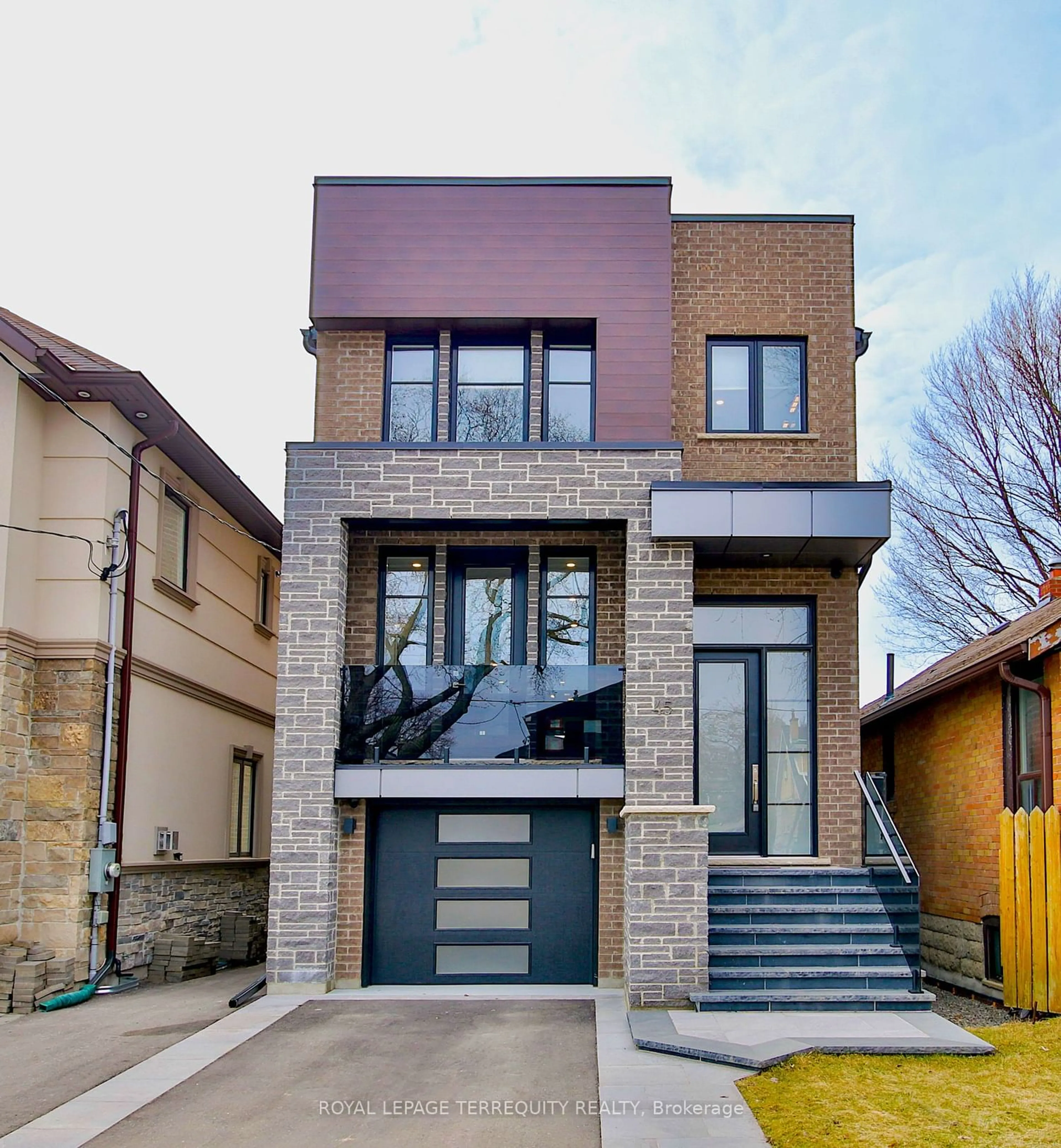 Home with brick exterior material for 45 Waniska Ave, Toronto Ontario M8Y 1R1