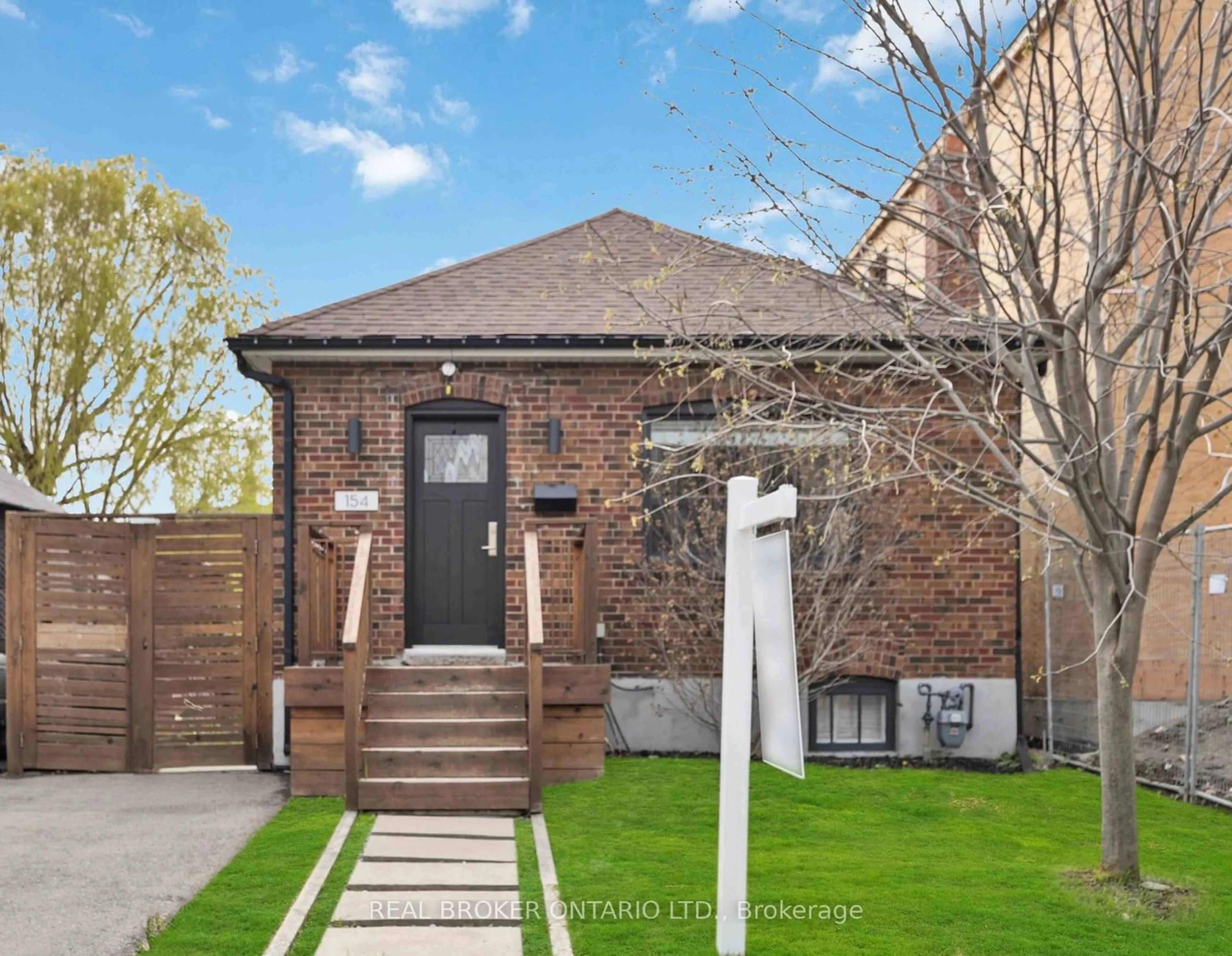 Home with brick exterior material for 154 Fifth St, Toronto Ontario M8V 2Z7