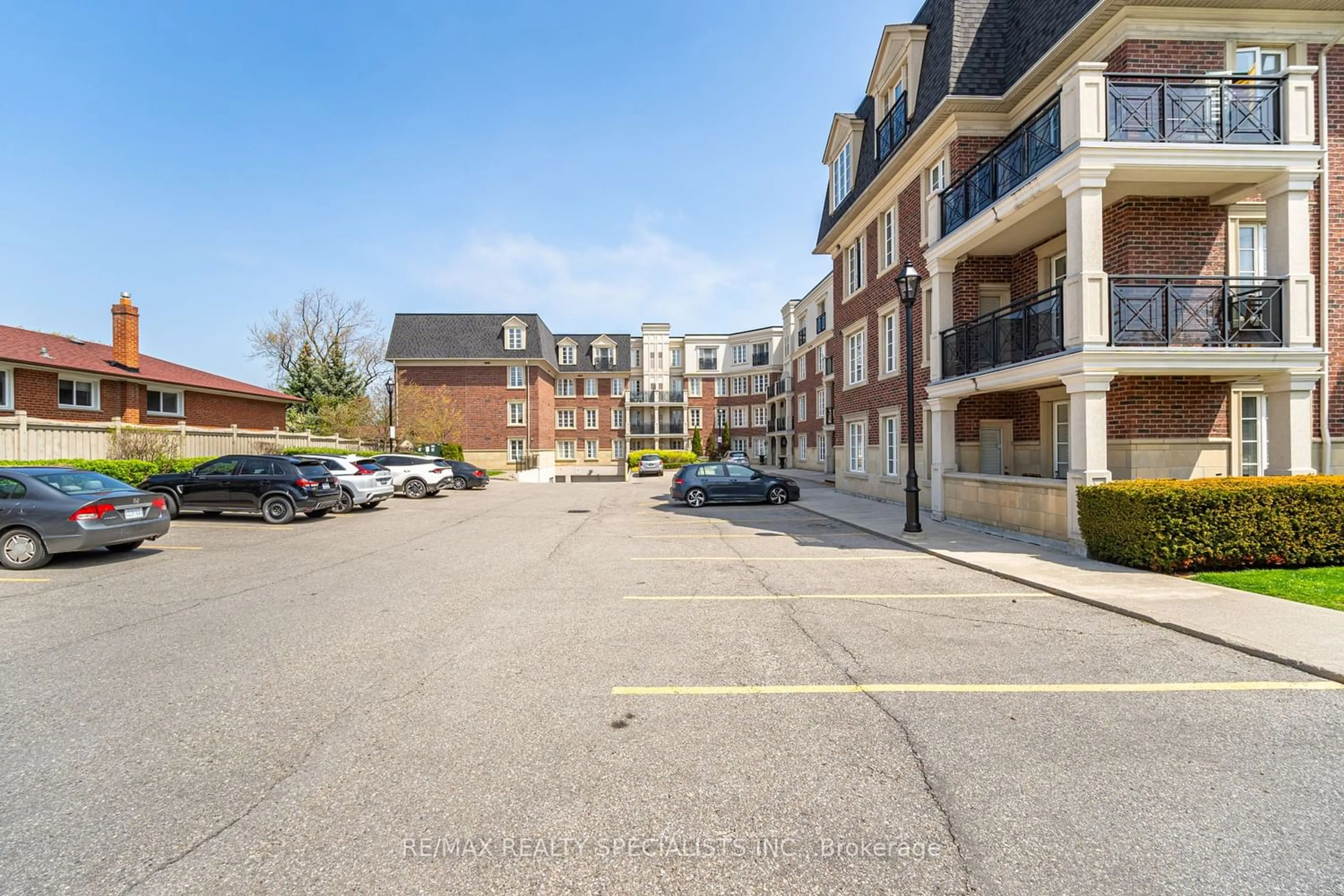 A pic from exterior of the house or condo for 3351 Cawthra Rd #304, Mississauga Ontario L5A 4N5