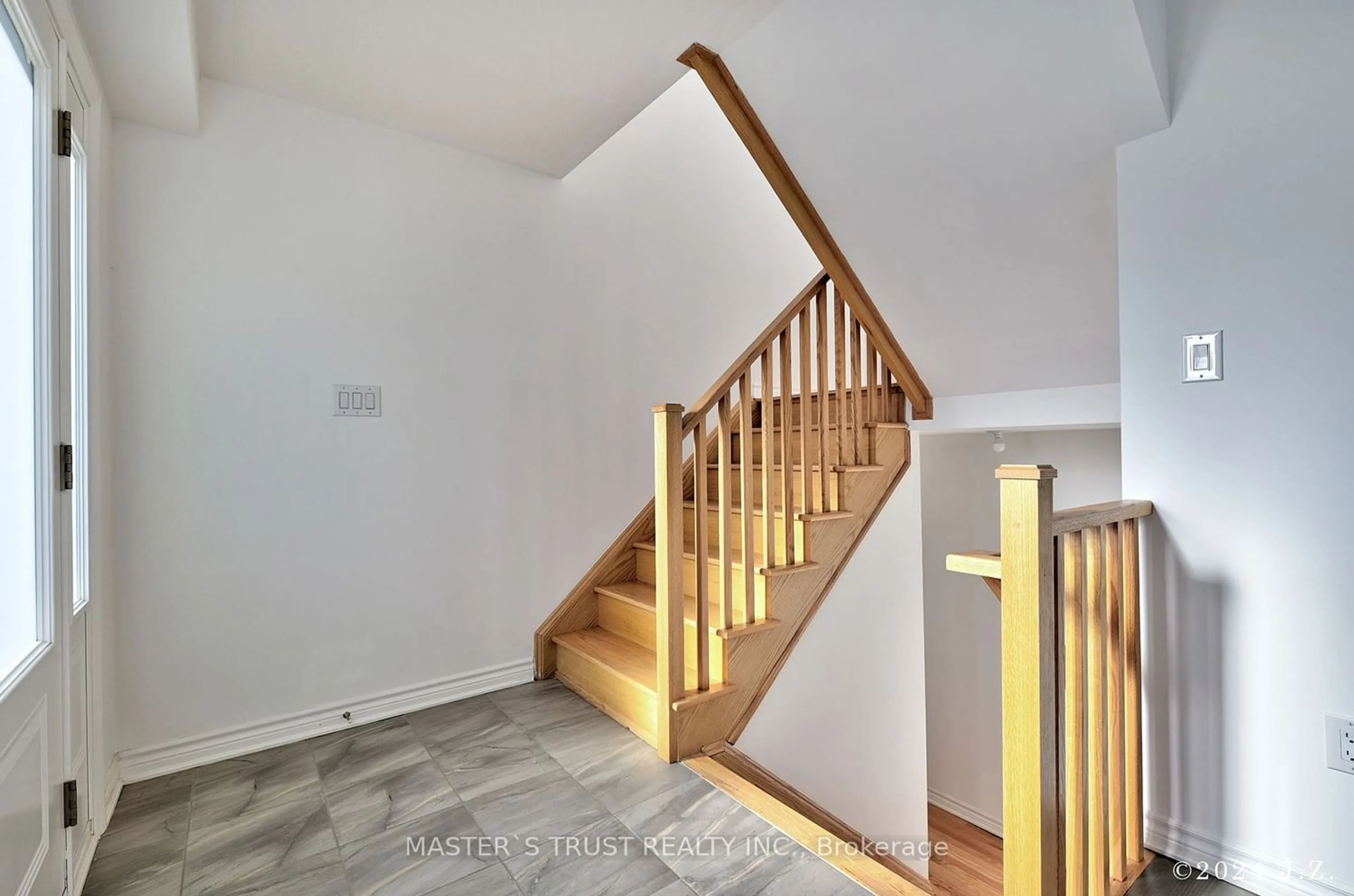 Stairs for 2501 Littlefield Cres, Oakville Ontario L6M 5L9