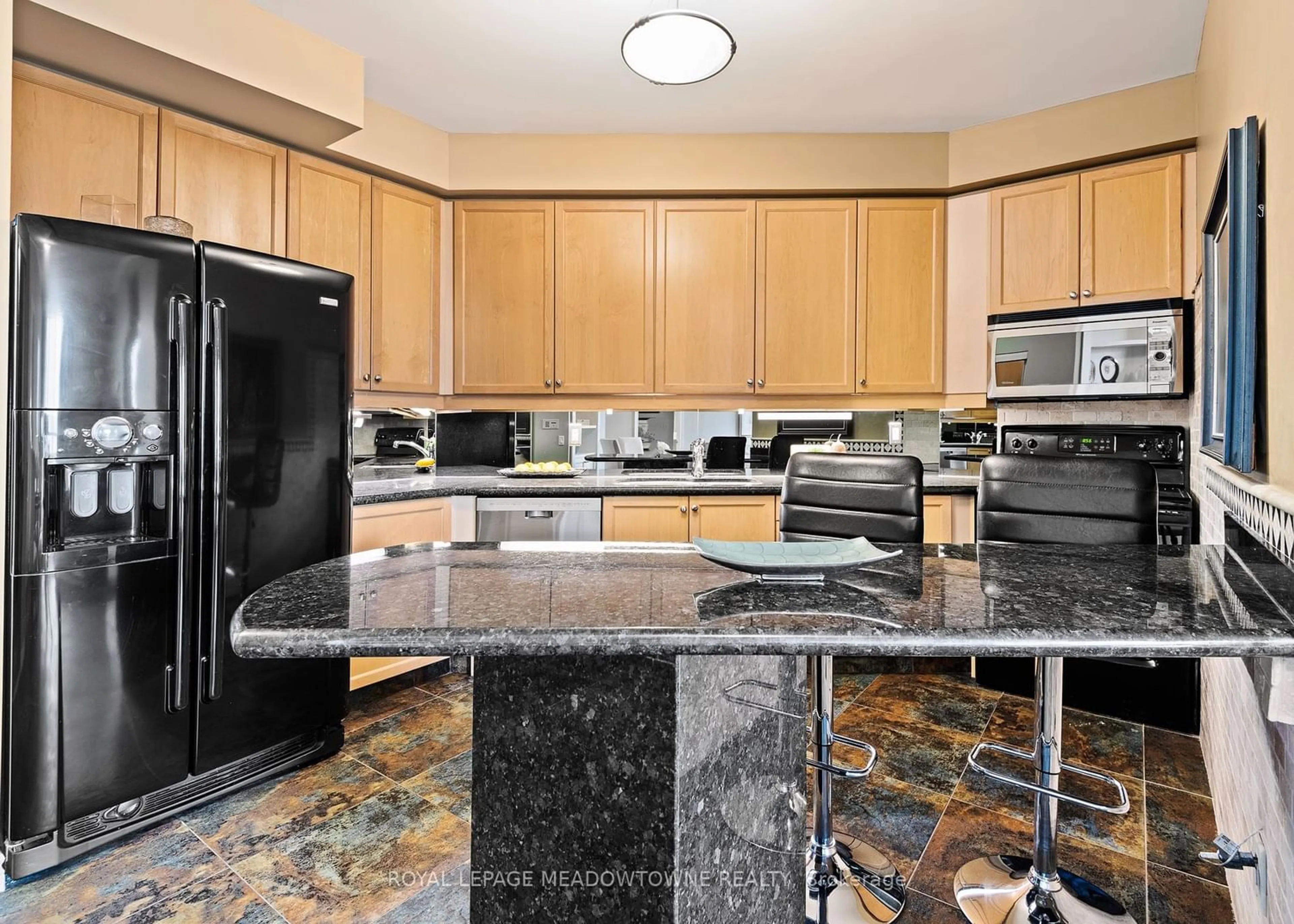 Standard kitchen for 1 Belvedere Crt #806, Brampton Ontario L6V 4M6