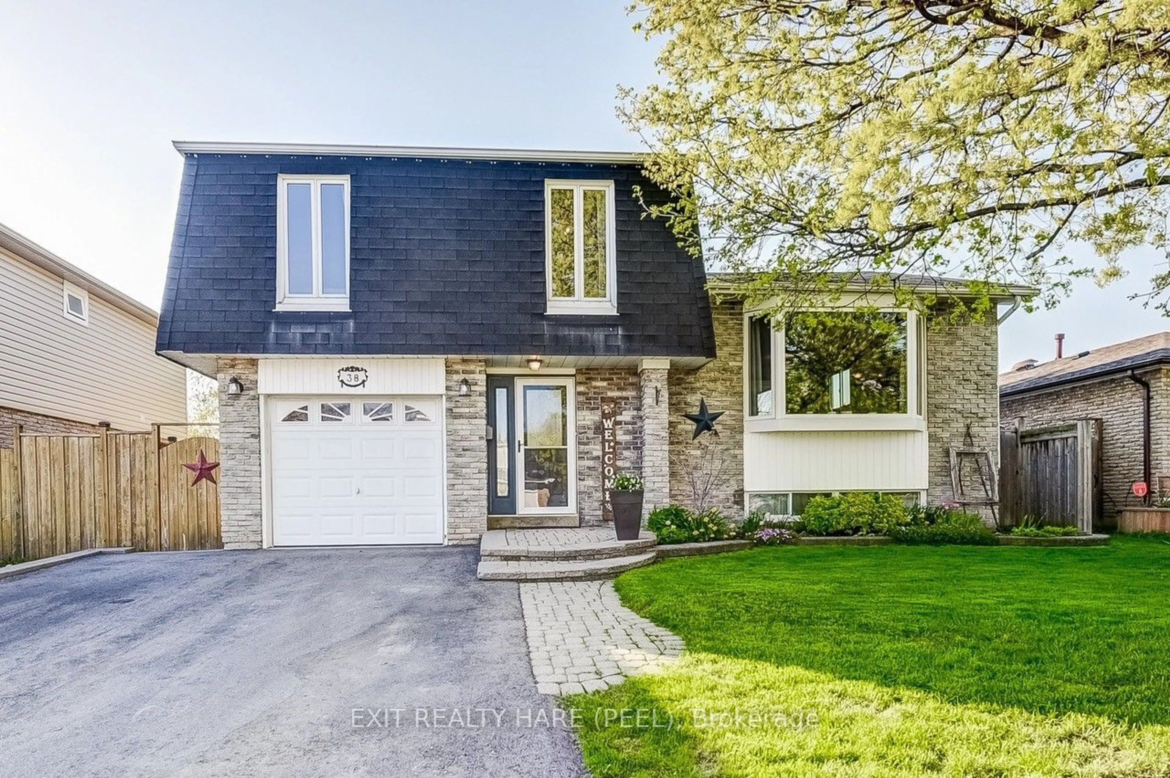 Home with brick exterior material for 38 Greenmount Rd, Brampton Ontario L6S 1L5