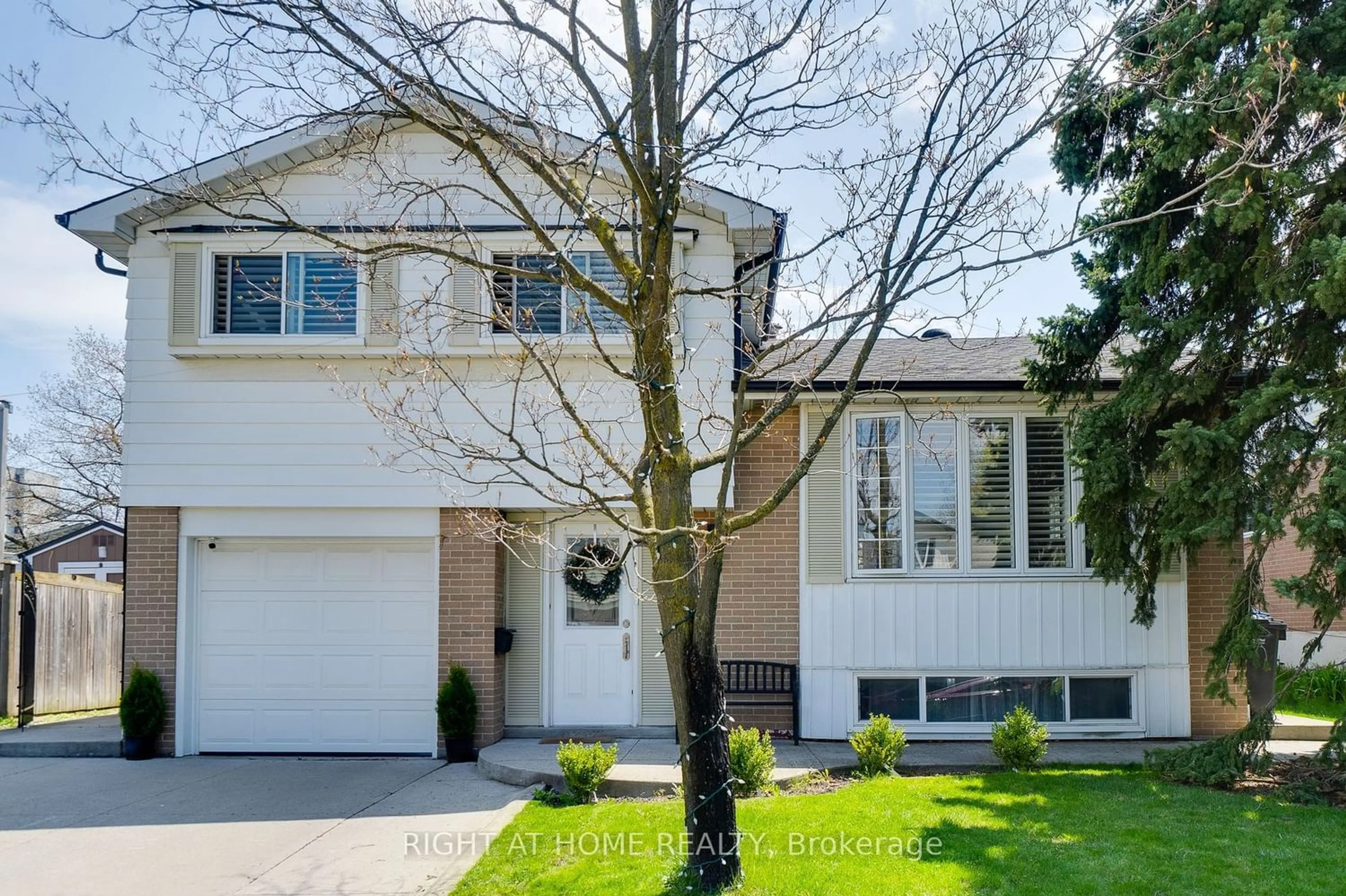 Frontside or backside of a home for 6 Kilmanagh Crt, Brampton Ontario L6W 1A7
