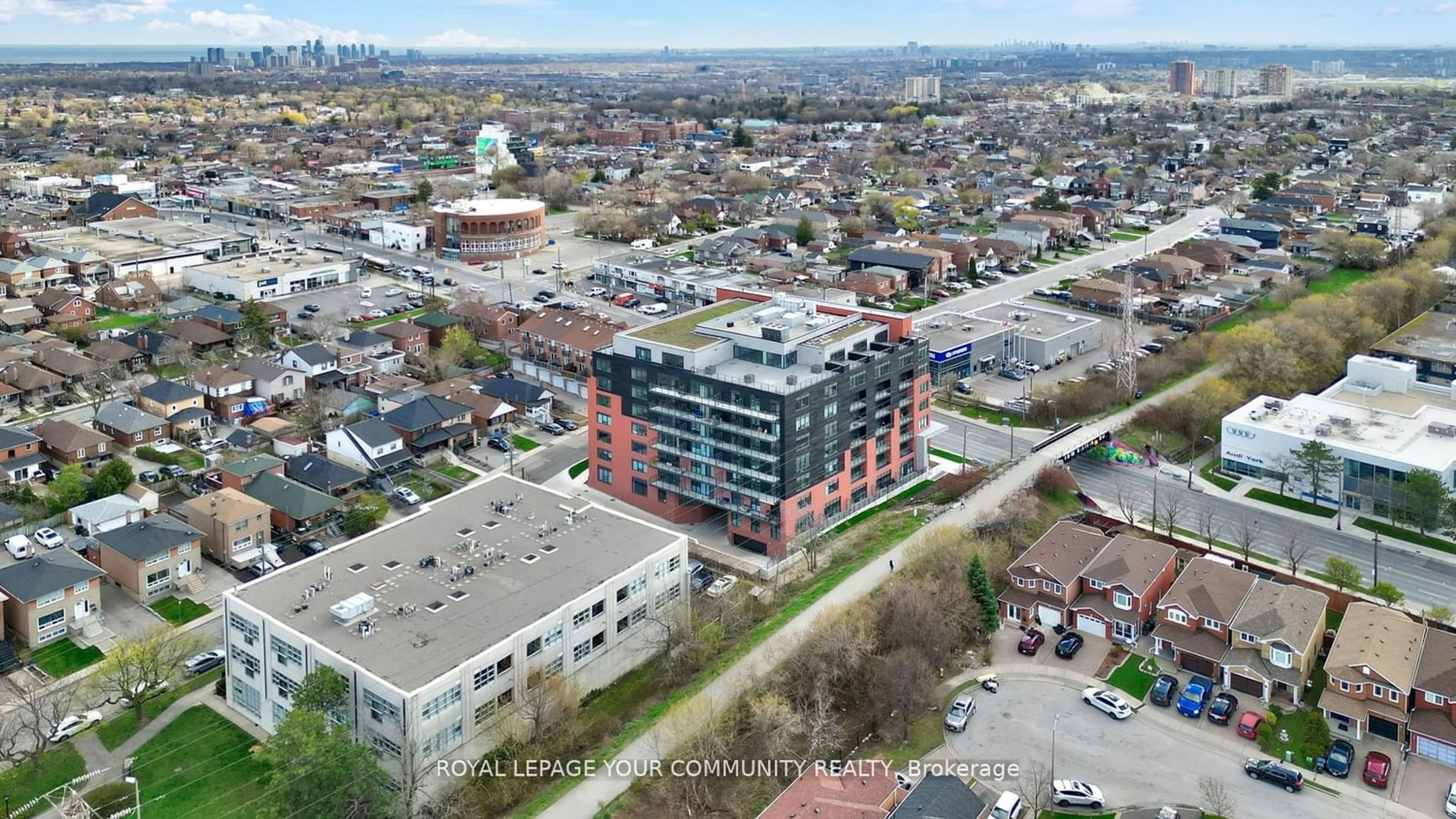 A pic from exterior of the house or condo for 2433 Dufferin St #811, Toronto Ontario M6E 3T3