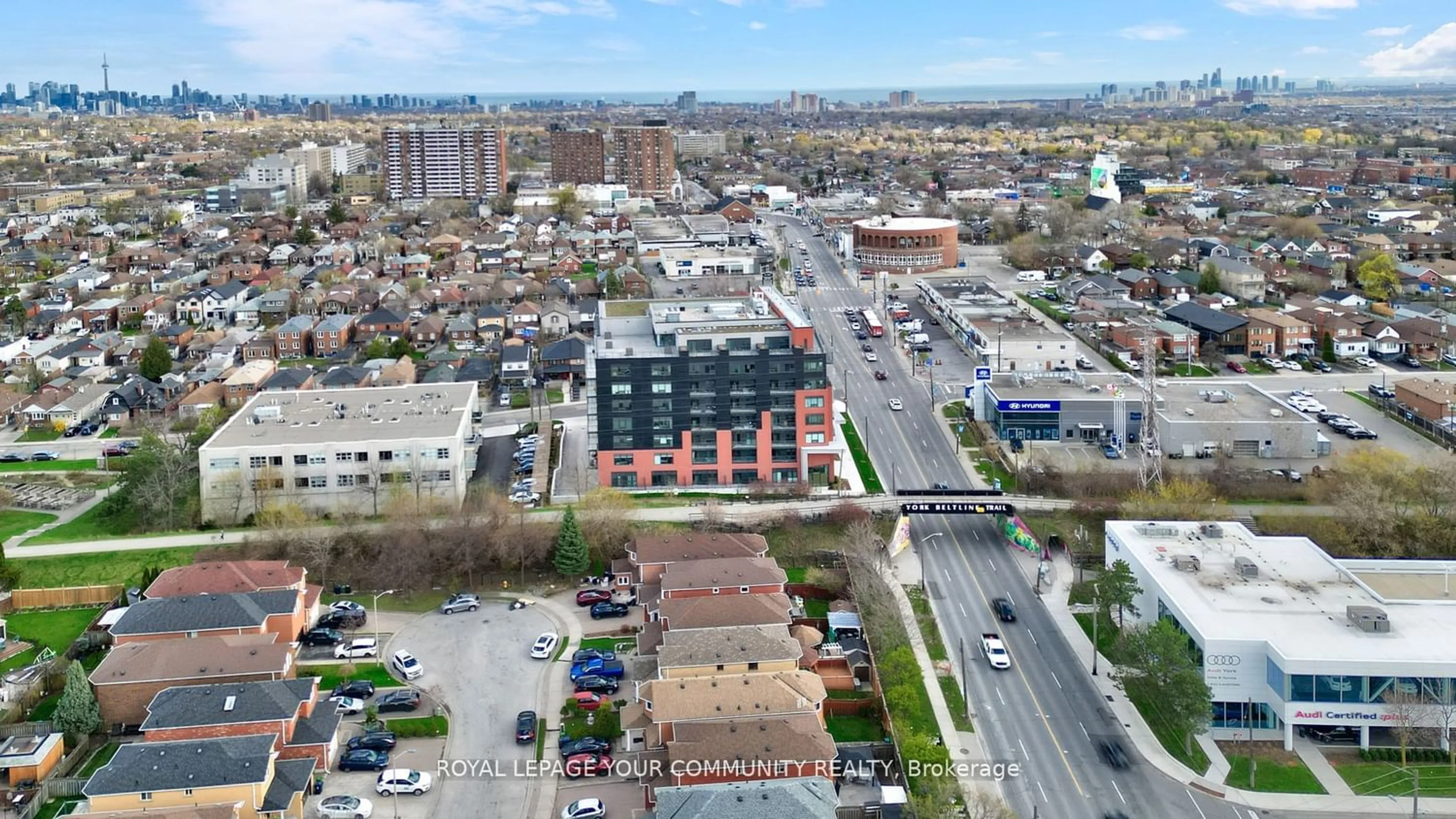 Street view for 2433 Dufferin St #811, Toronto Ontario M6E 3T3