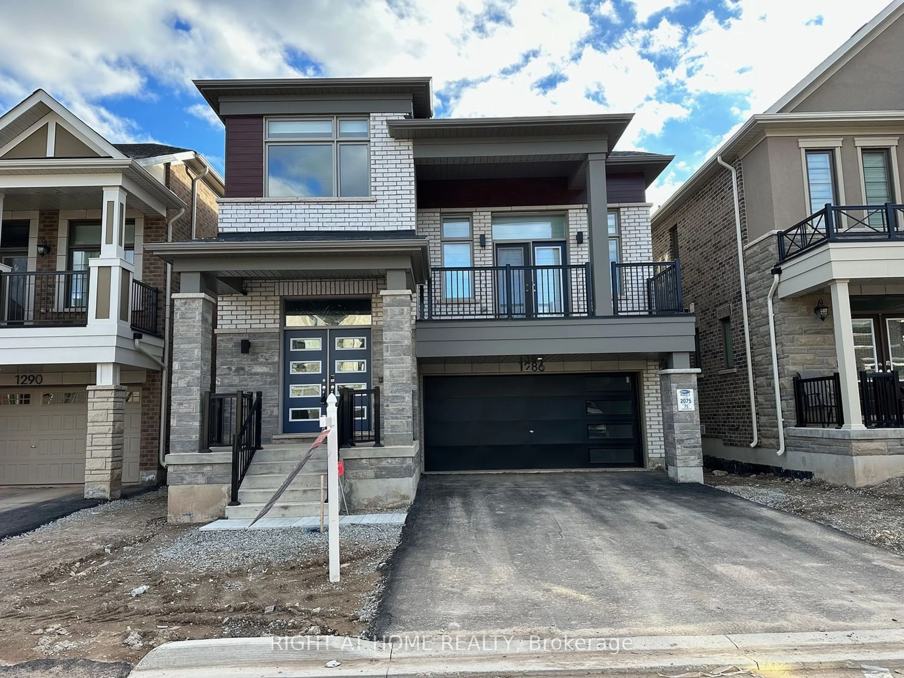 A pic from exterior of the house or condo for 1286 Muskoka Hts, Milton Ontario L9T 1Z1
