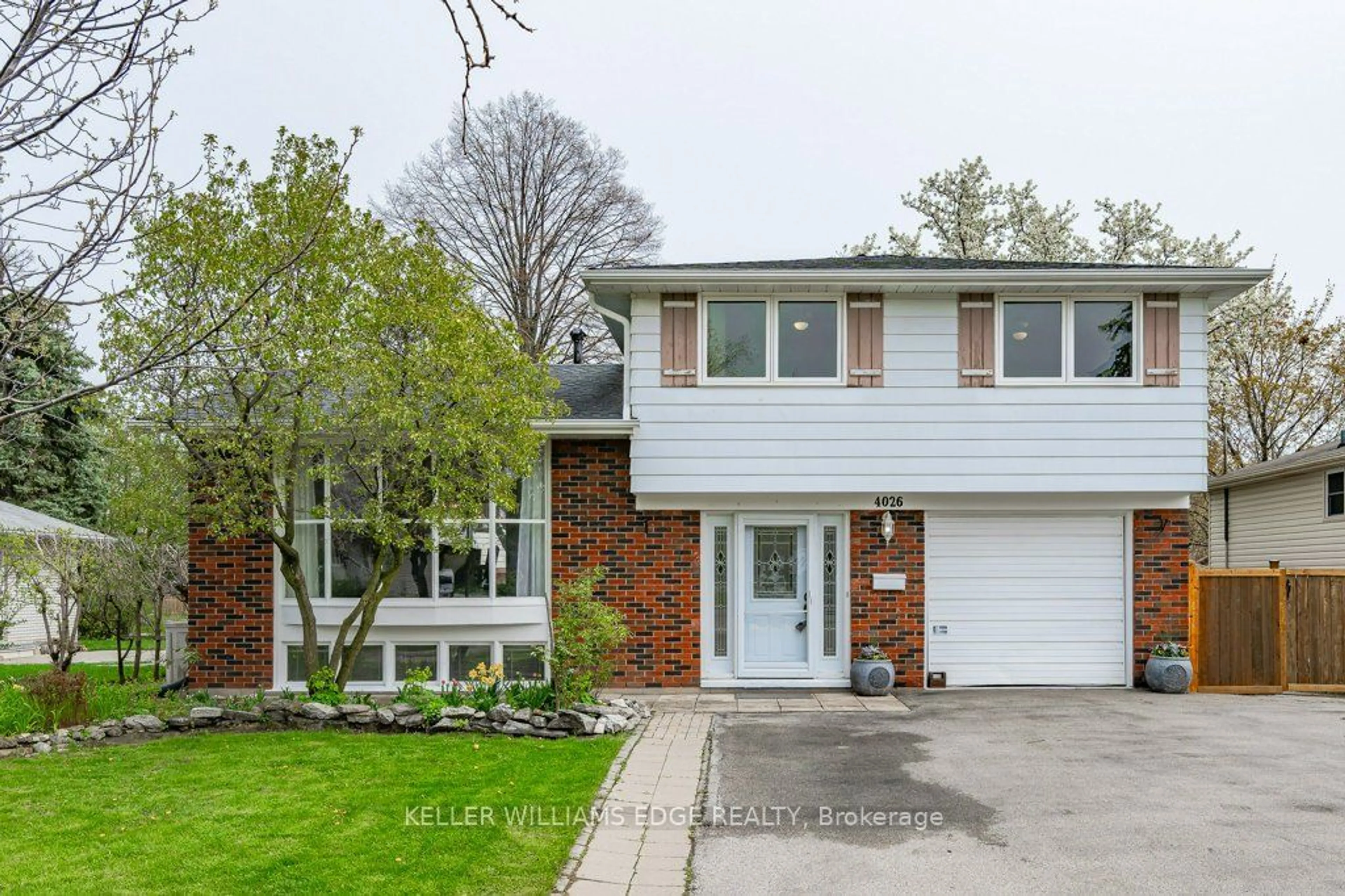 Home with brick exterior material for 4026 Flemish Dr, Burlington Ontario L7L 1Z5
